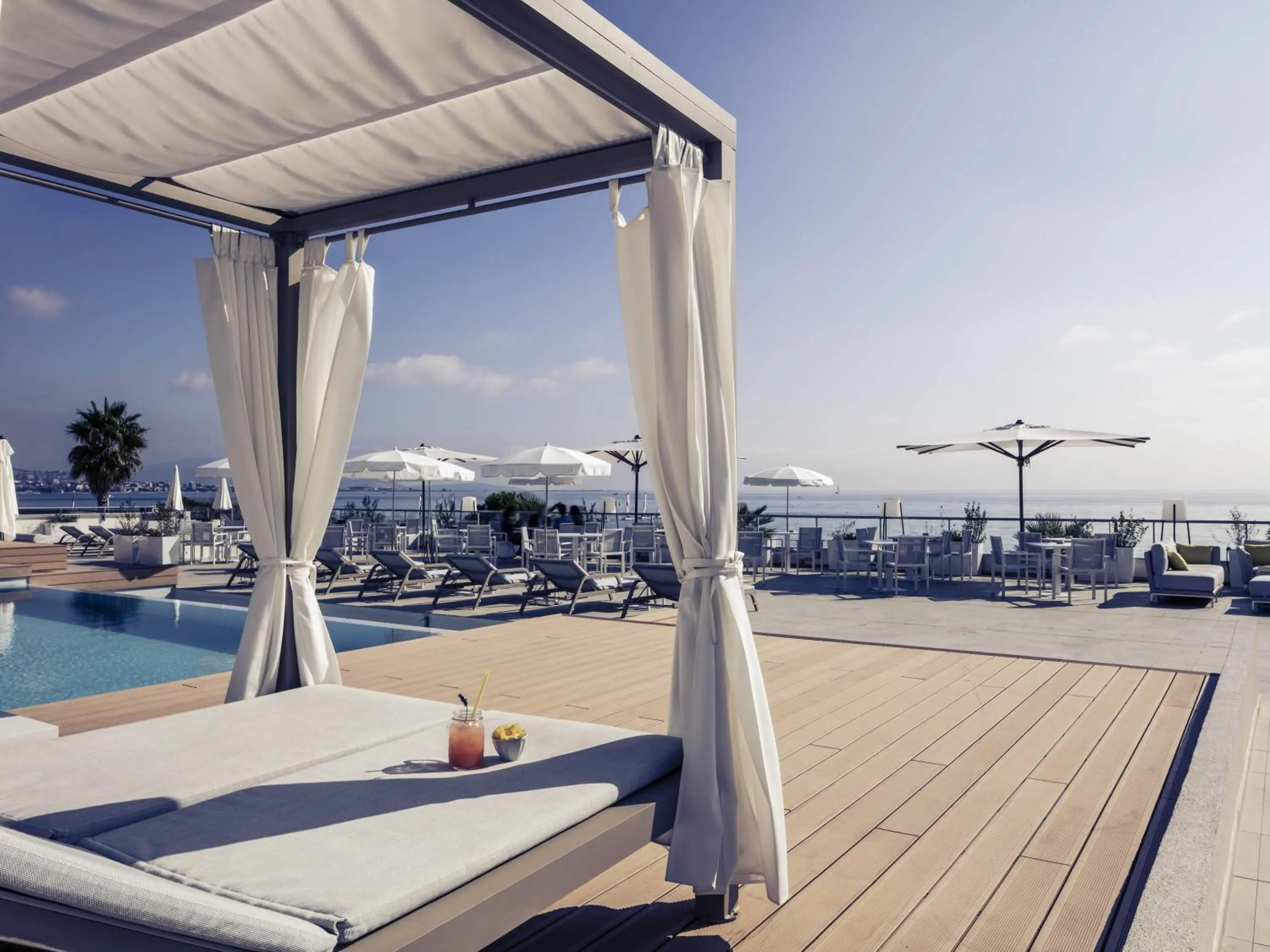Lounge or bar in Mercure Villeneuve Loubet Plage