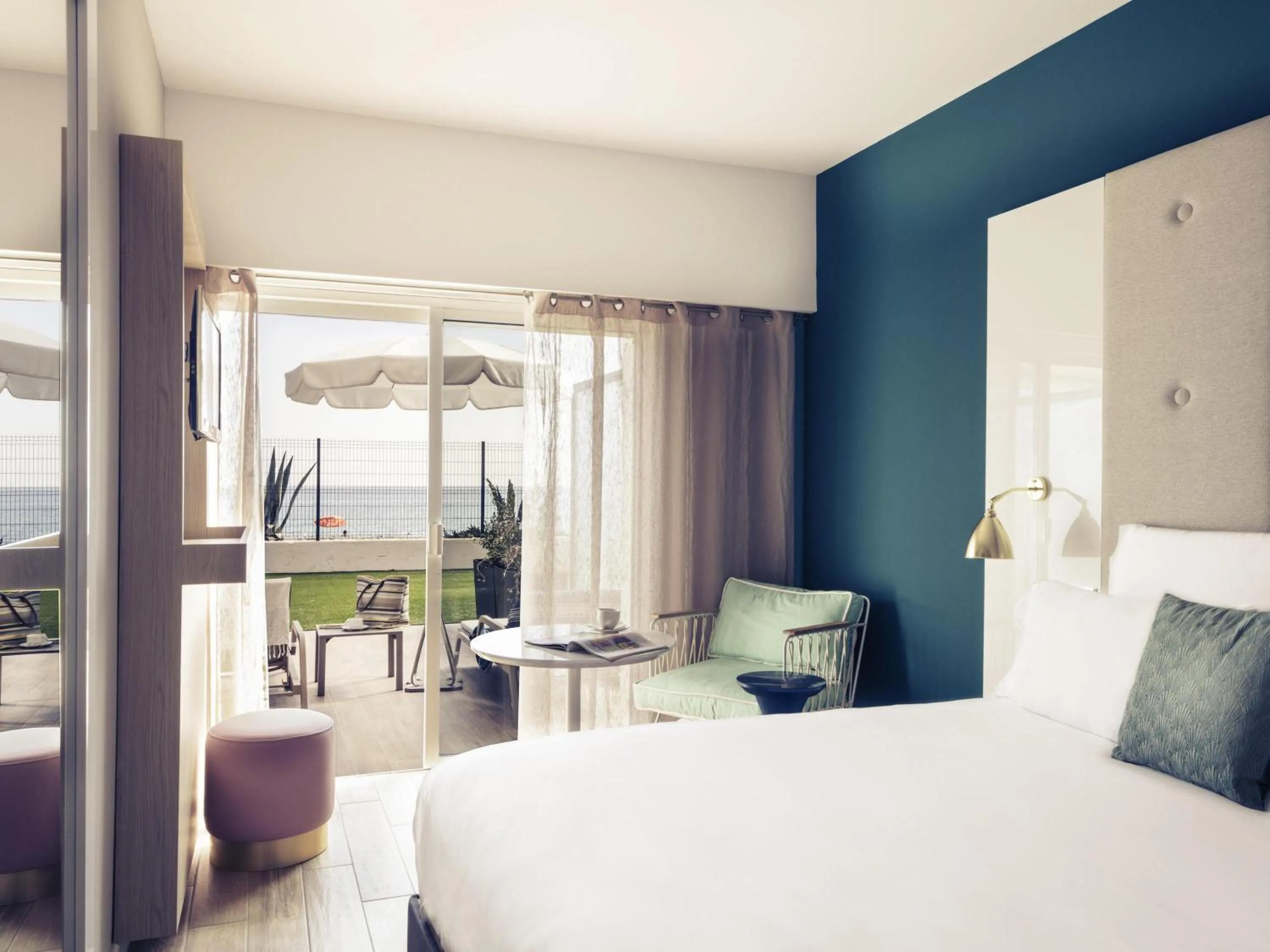 Bedroom, Bed in Mercure Villeneuve Loubet Plage