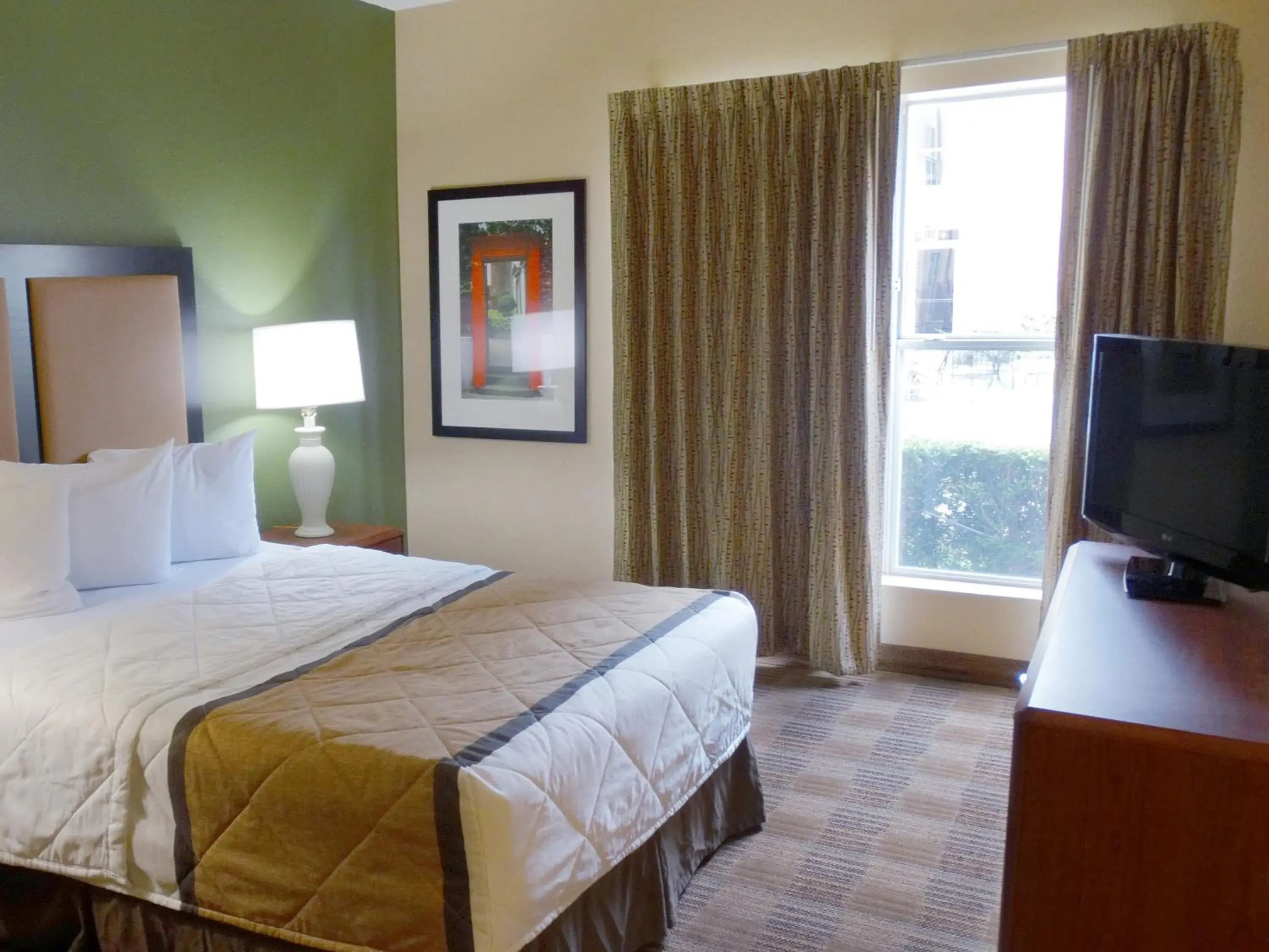 Bed in Suburban Studios Jackson North Bed in Suburban Studios Jackson North