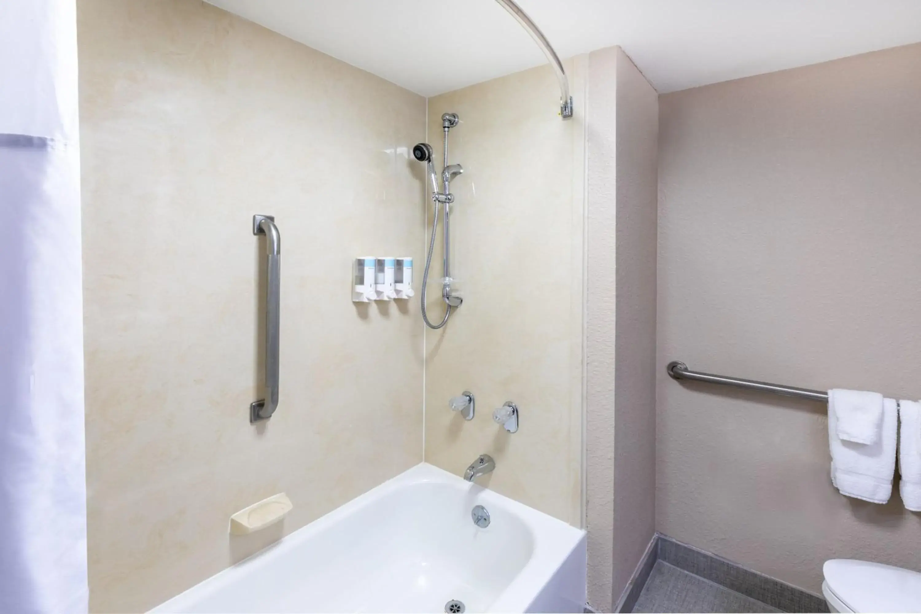 King Room with Mobility/Hearing Impaired Access - Non-Smoking in Baymont by Wyndham McAllen Pharr King Room with Mobility/Hearing Impaired Access - Non-Smoking in Baymont by Wyndham McAllen Pharr