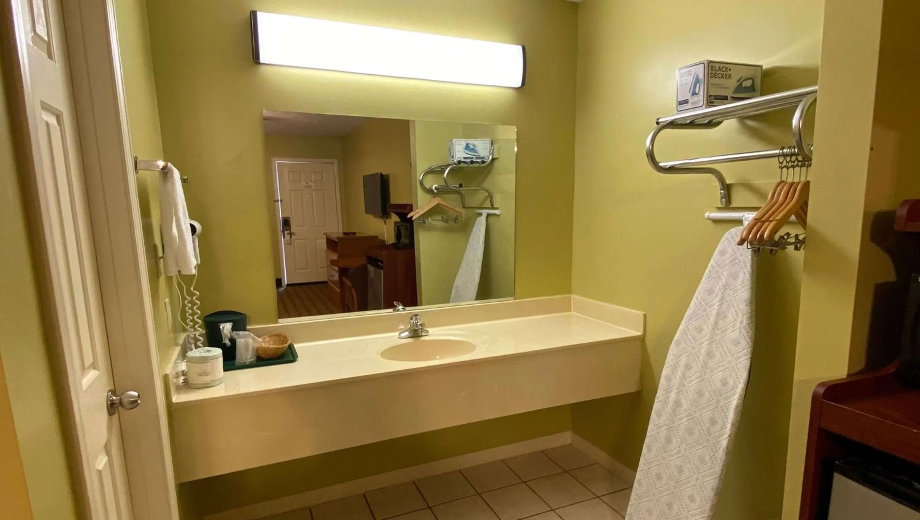 Bathroom in Rama Inn Bells - Jackson West Hwy 412