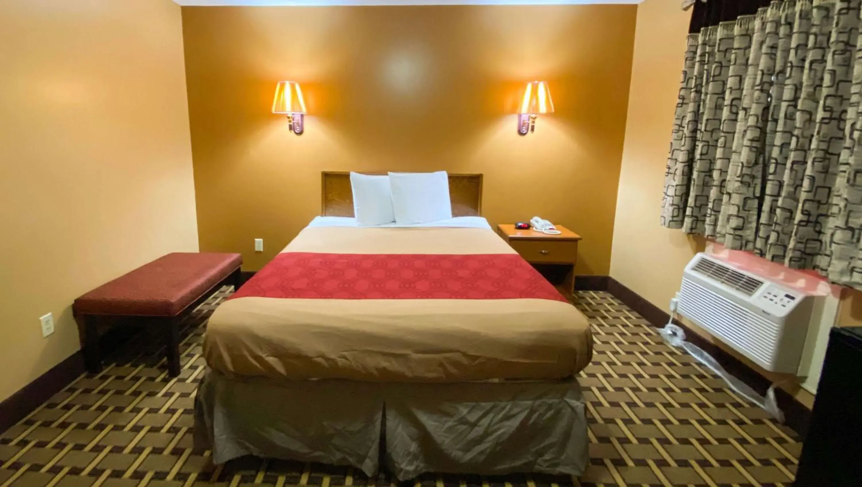 Photo of the whole room, Bed in Rama Inn Bells - Jackson West Hwy 412 Photo of the whole room, Bed in Rama Inn Bells - Jackson West Hwy 412