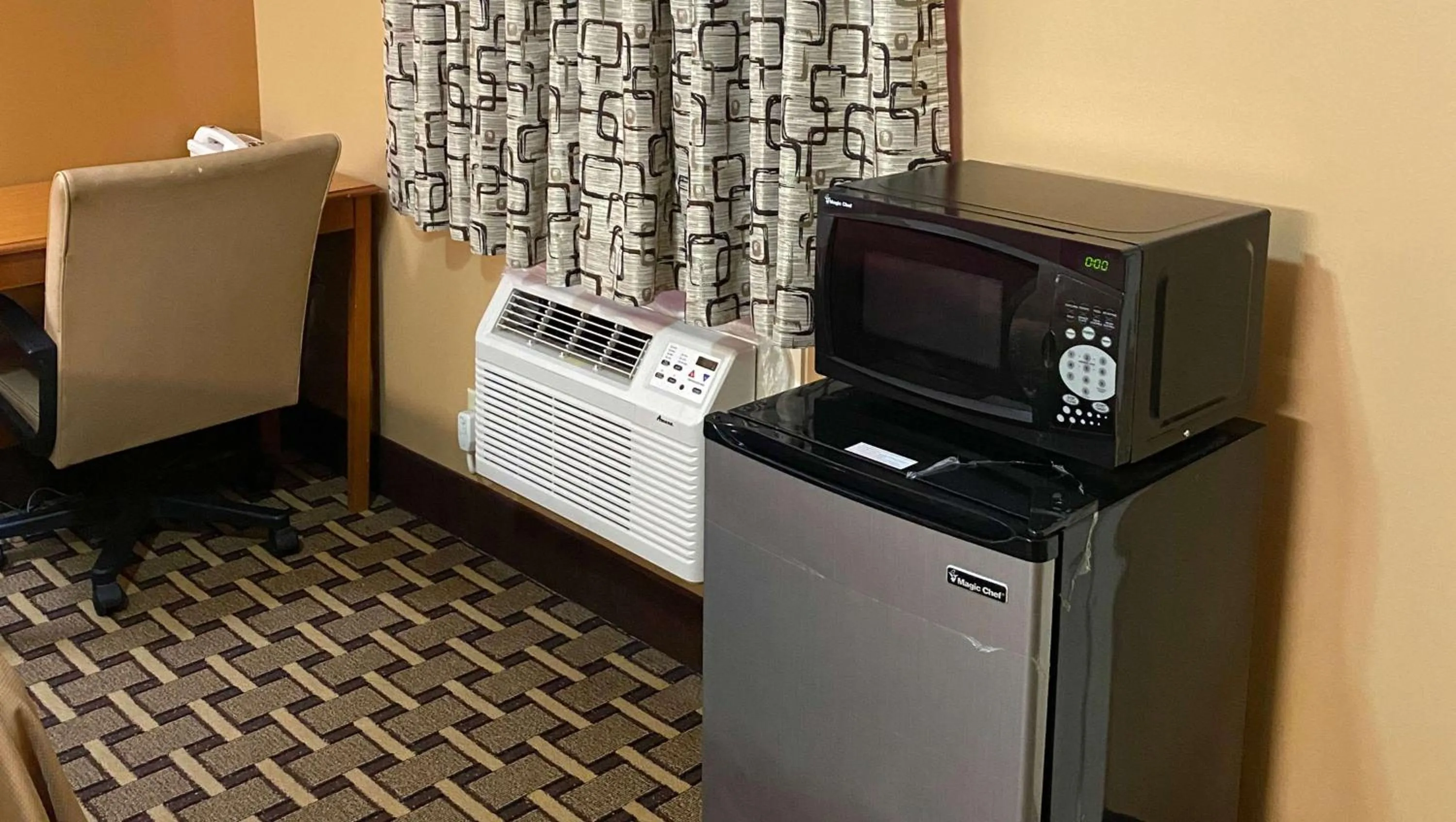 Photo of the whole room in Rama Inn Bells - Jackson West Hwy 412