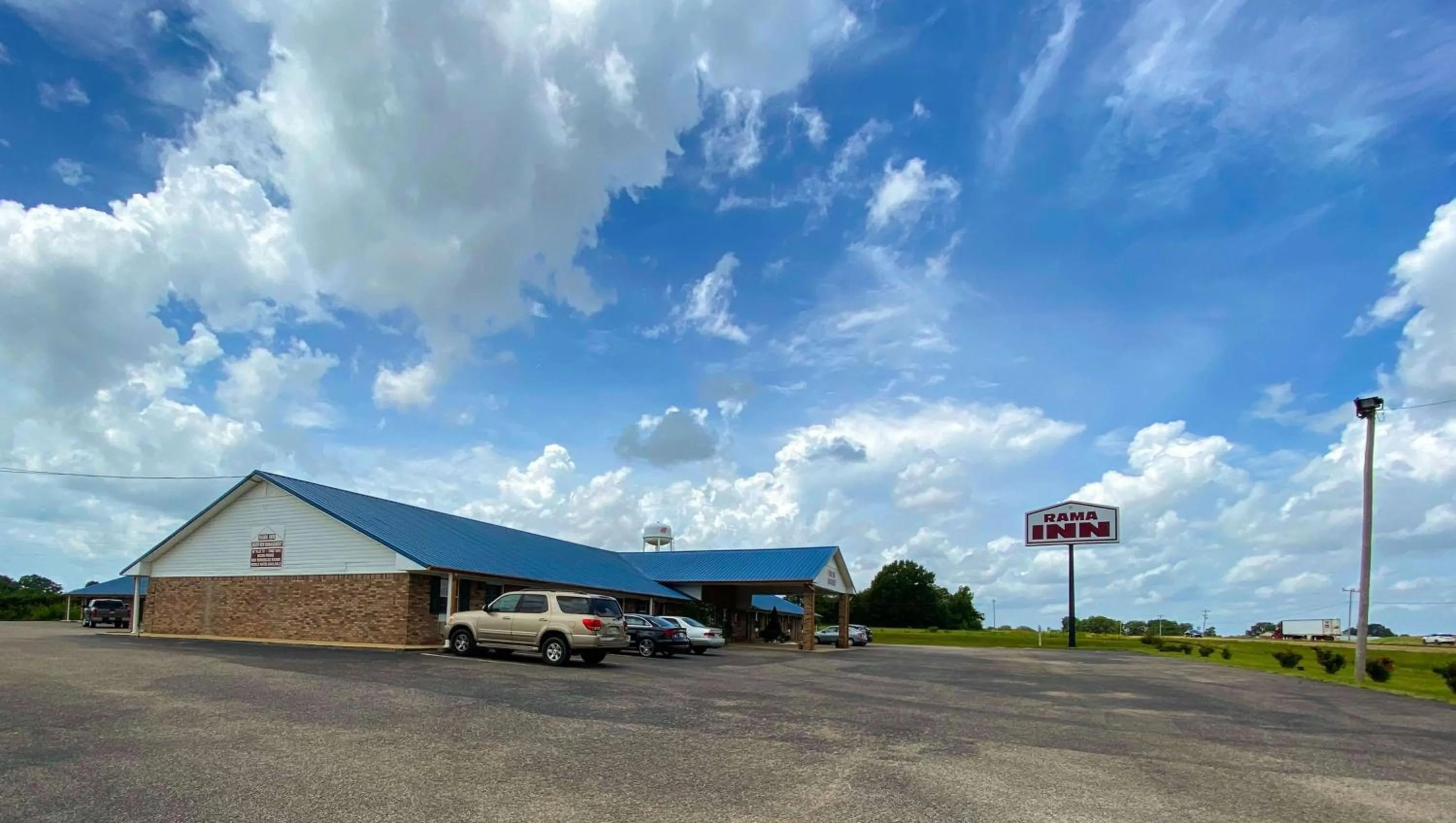 Property building in Rama Inn Bells - Jackson West Hwy 412