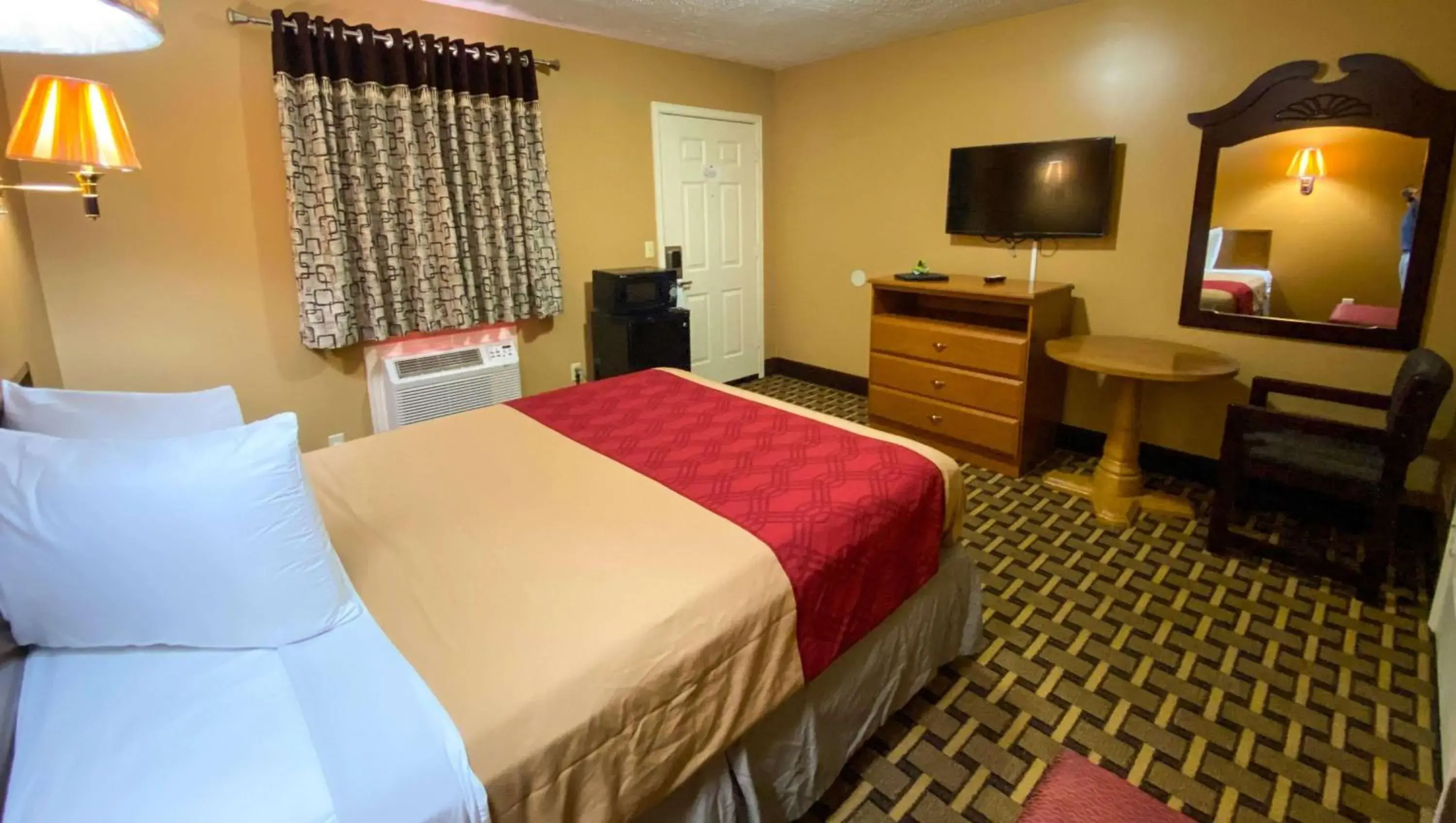 Photo of the whole room, Bed in Rama Inn Bells - Jackson West Hwy 412 Photo of the whole room, Bed in Rama Inn Bells - Jackson West Hwy 412