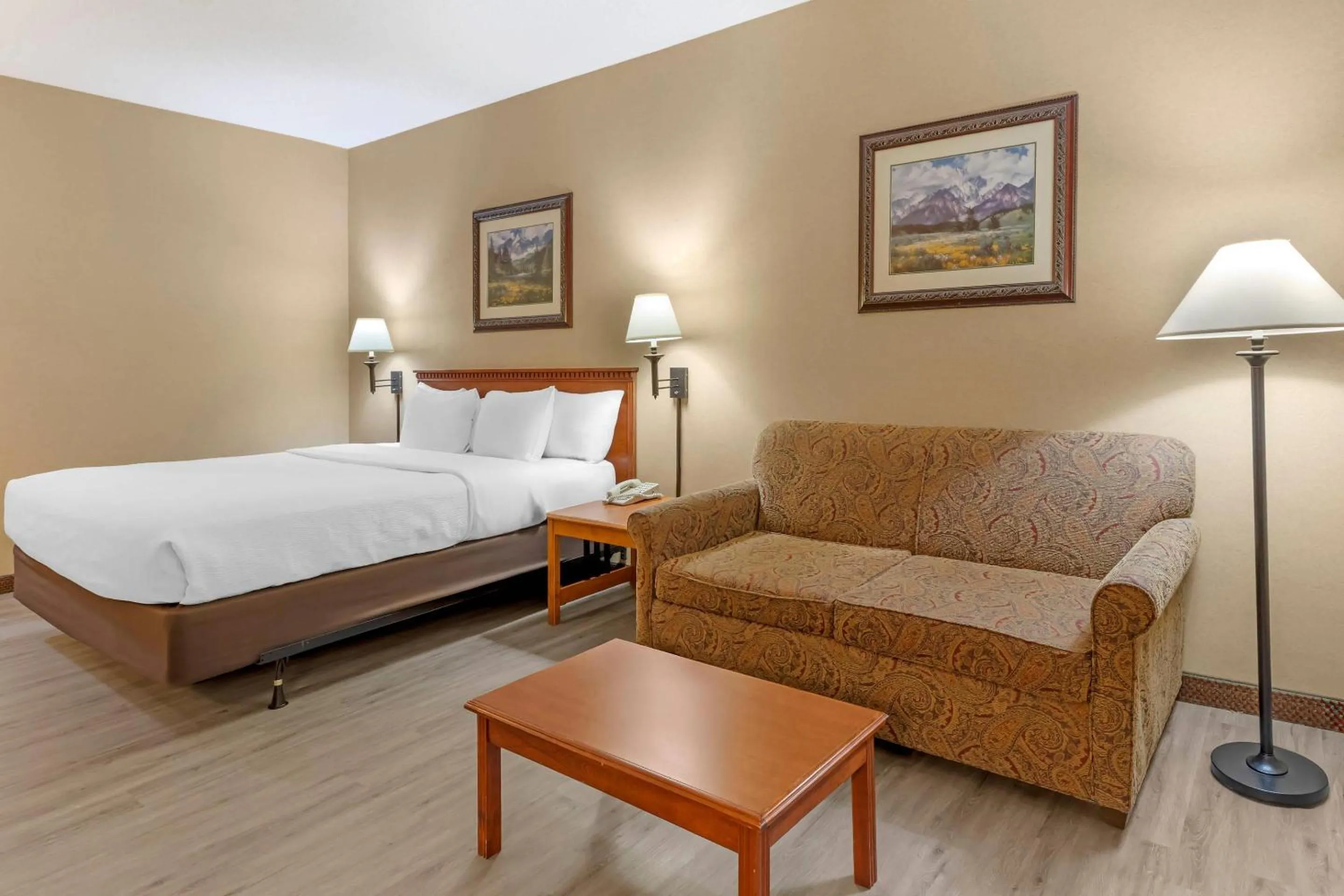 Bedroom, Bed in Quality Inn & Suites Wellington - Fort Collins