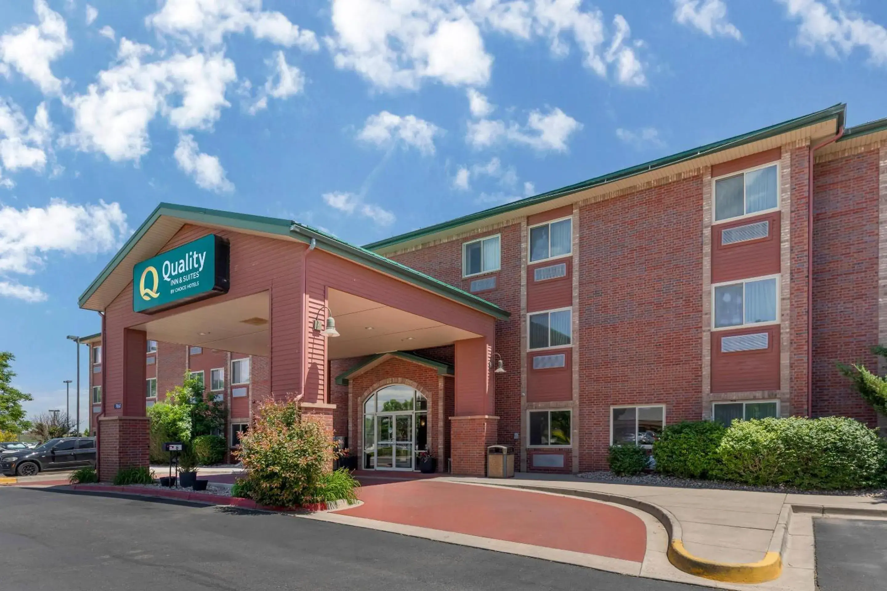 Property building in Quality Inn & Suites Wellington - Fort Collins Property building in Quality Inn & Suites Wellington - Fort Collins