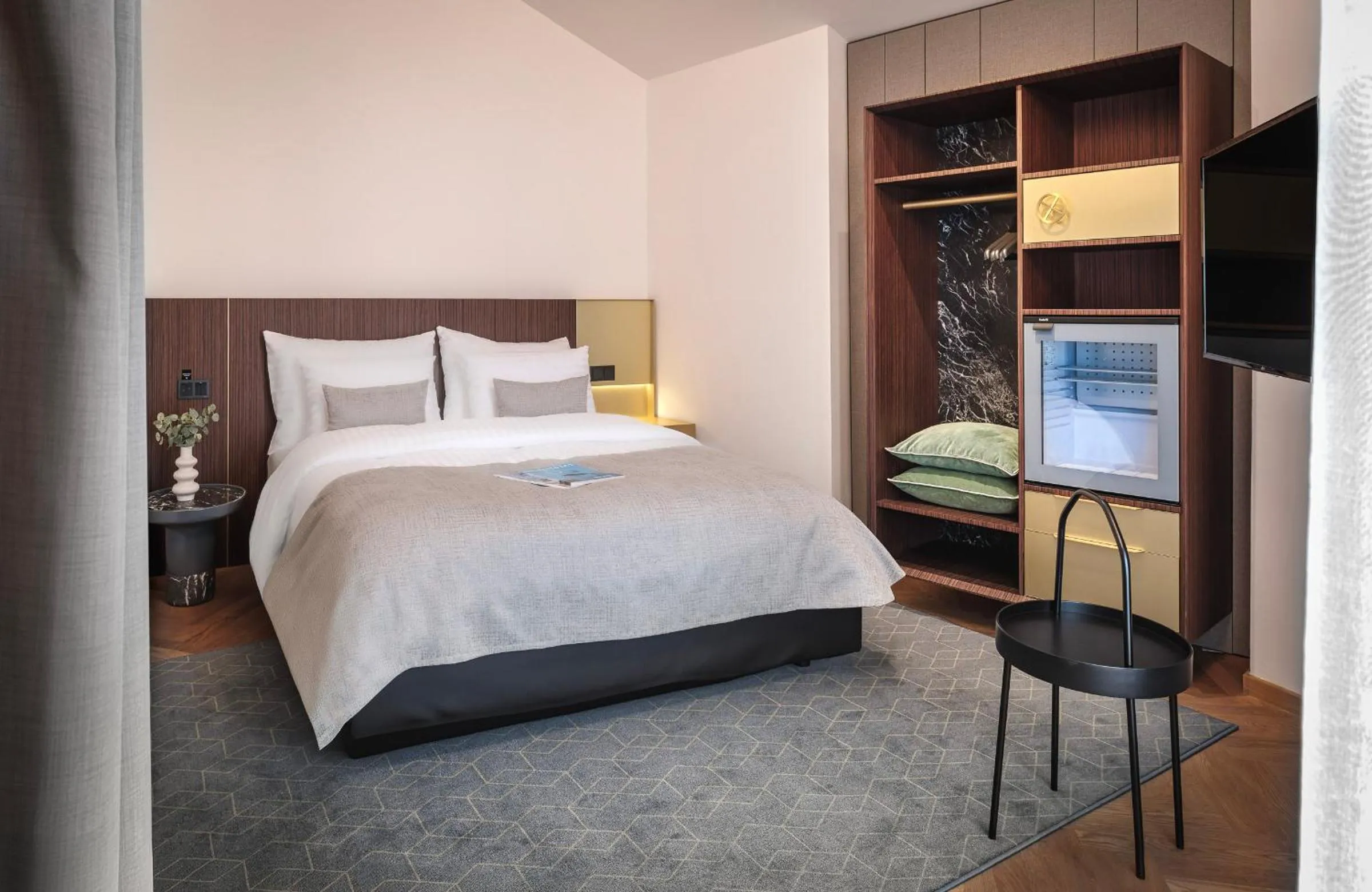 Bed in Mottl House by Adrez