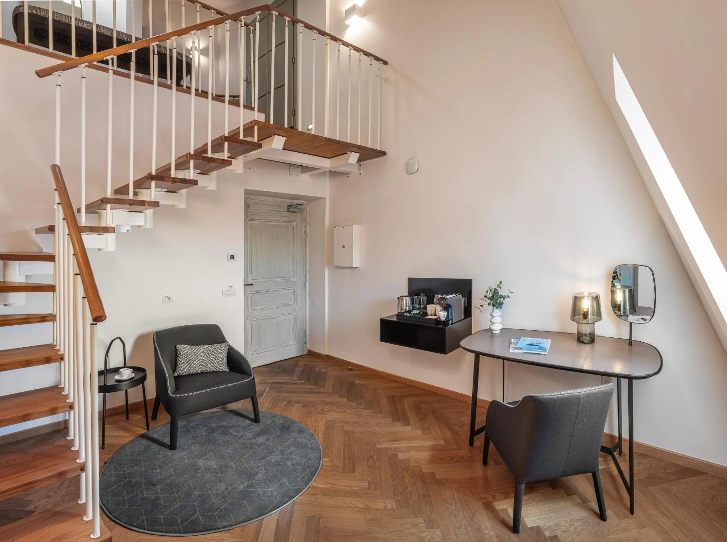 Photo of the whole room in Mottl House by Adrez