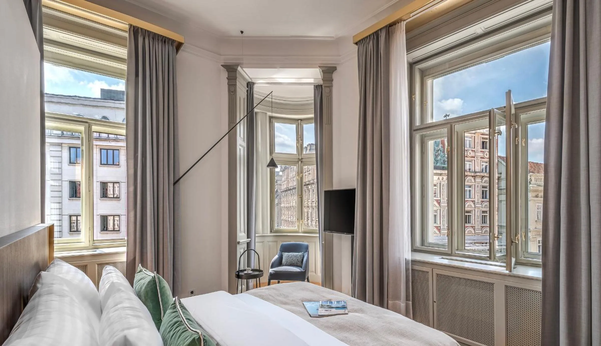 Bed in Mottl House by Adrez