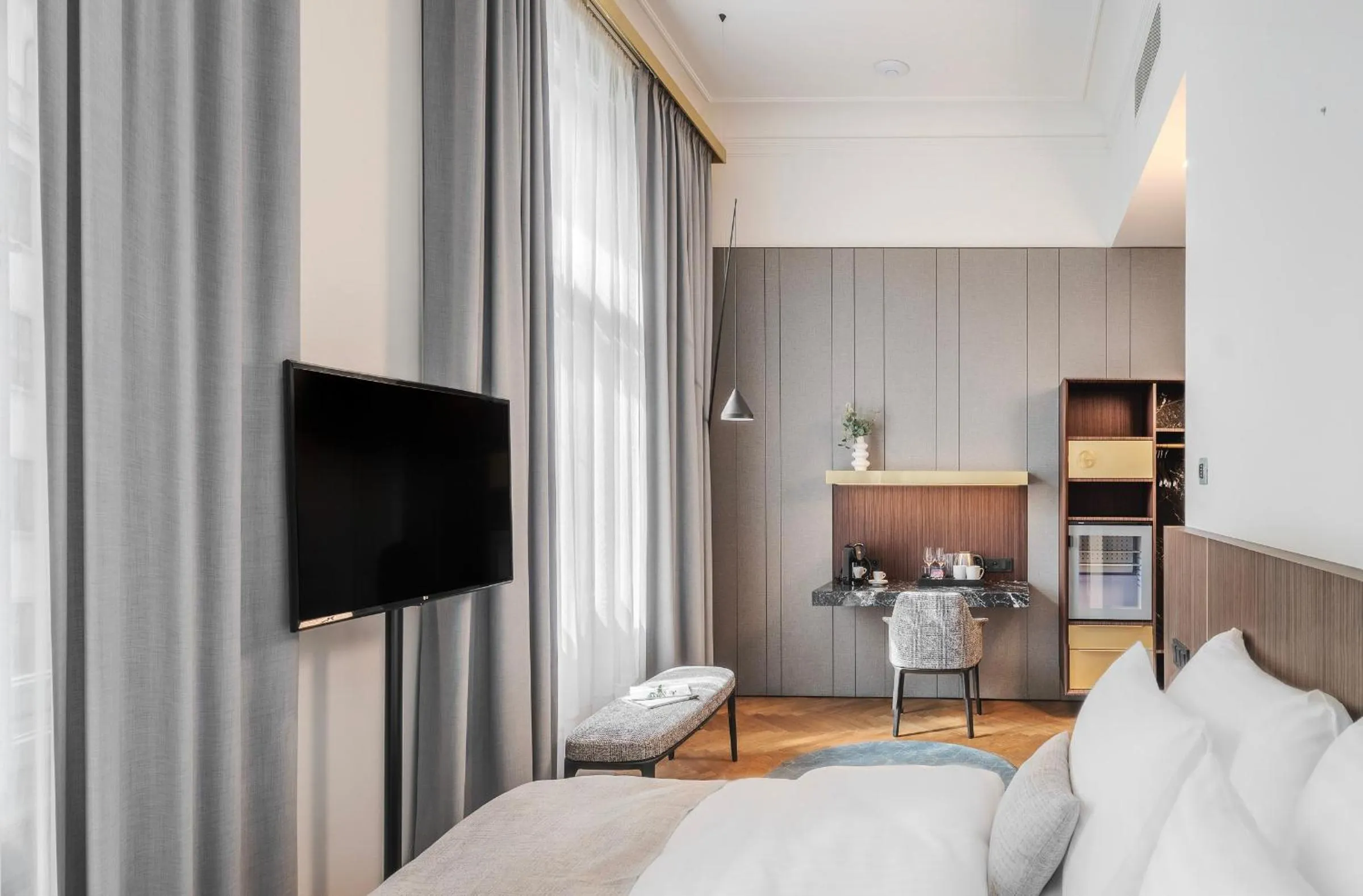 Photo of the whole room, Bed in Mottl House by Adrez