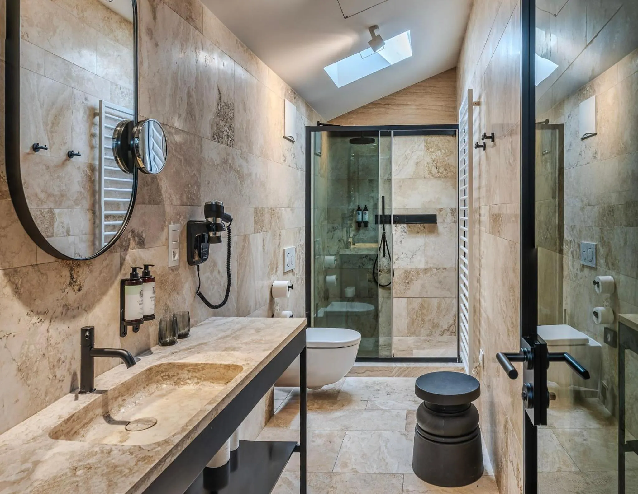 Bathroom in Mottl House by Adrez