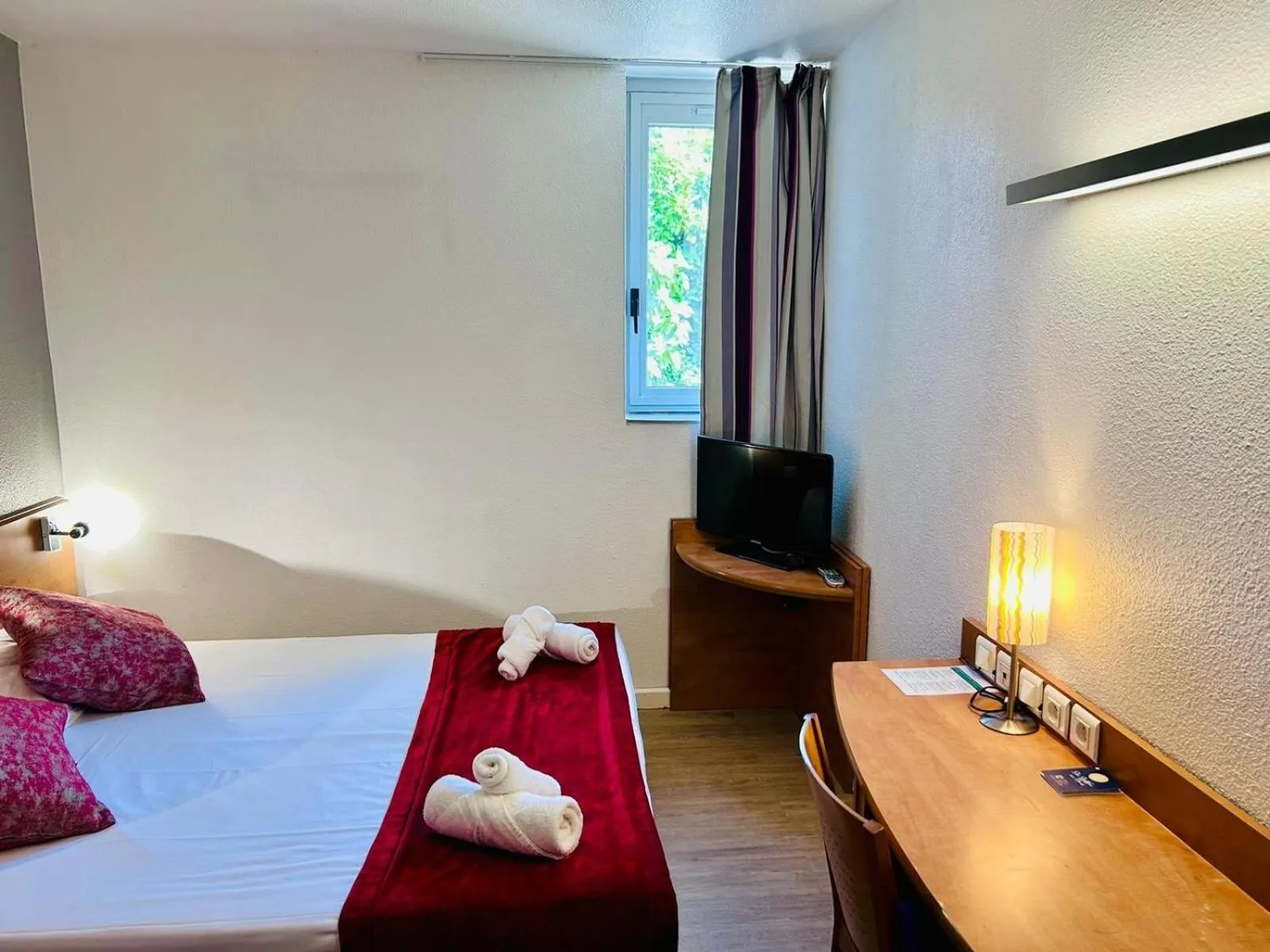 Bed in The Originals City, Hôtel Nîmes Costières