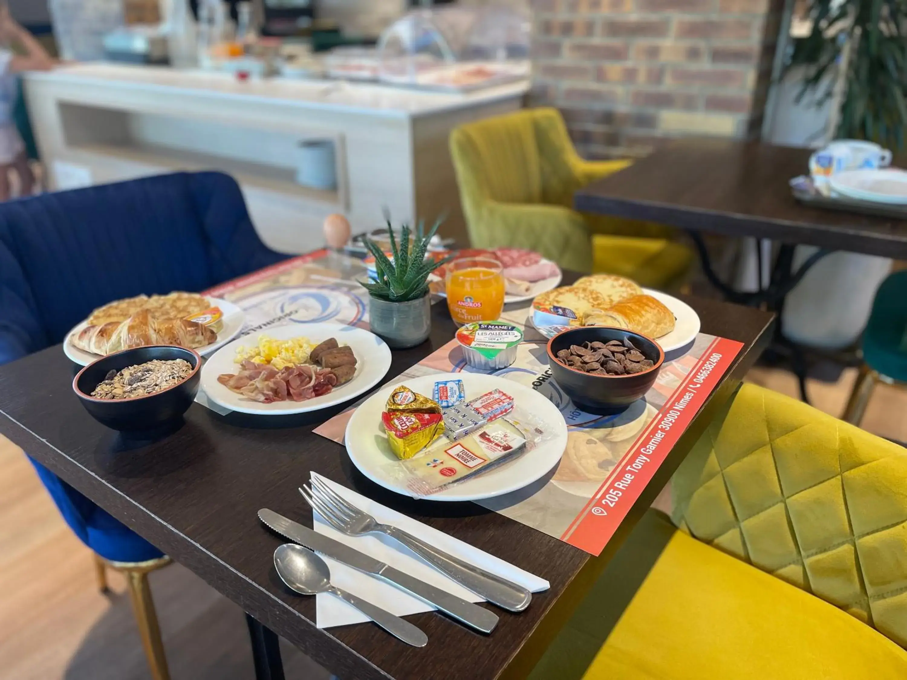 Breakfast in The Originals City, Hôtel Nîmes Costières Breakfast in The Originals City, Hôtel Nîmes Costières