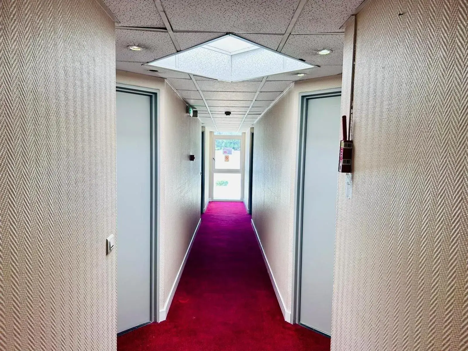 Property building in The Originals City, Hôtel Nîmes Costières Property building in The Originals City, Hôtel Nîmes Costières