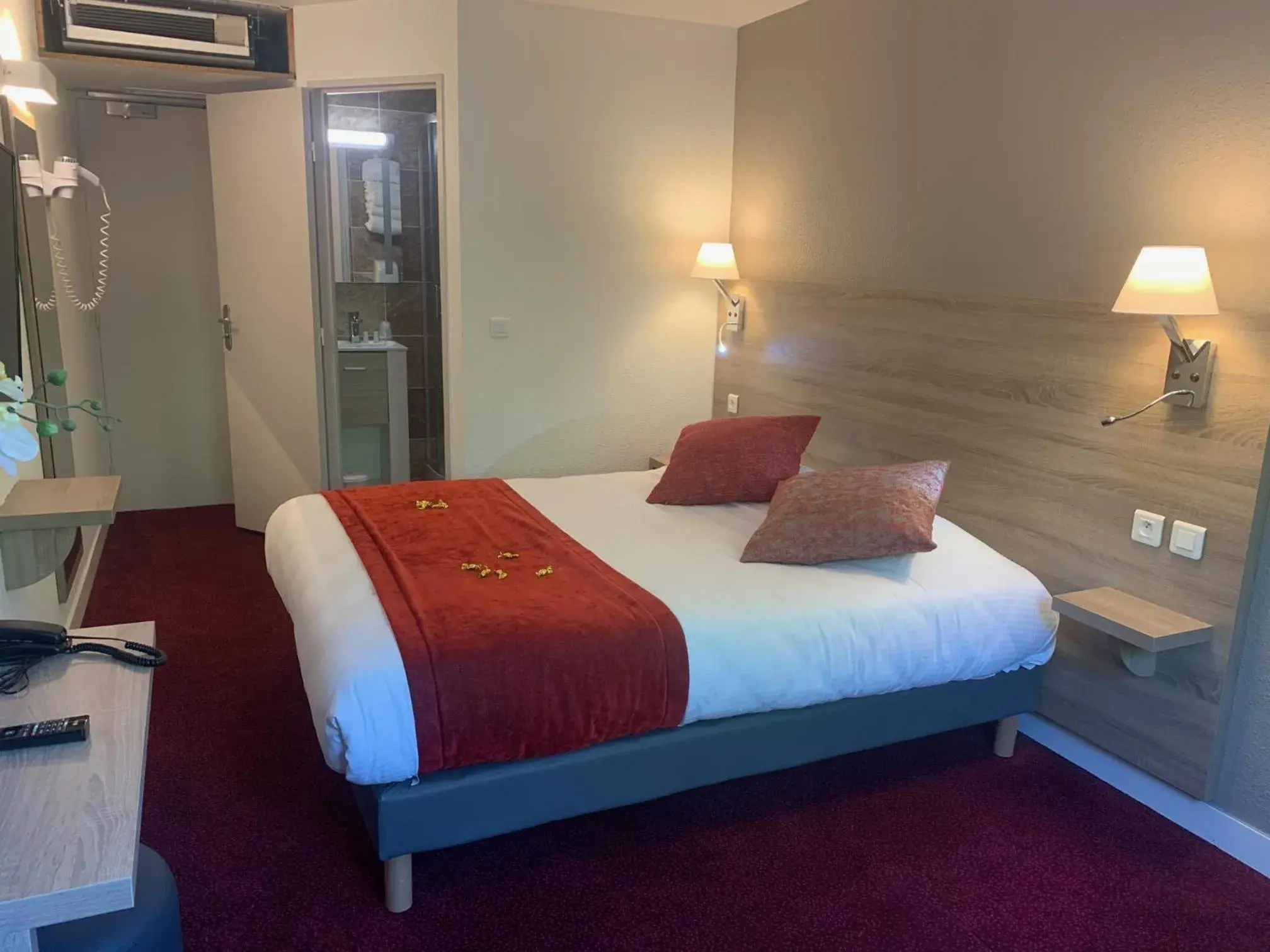 Family Room in The Originals City, Hôtel Nîmes Costières Family Room in The Originals City, Hôtel Nîmes Costières