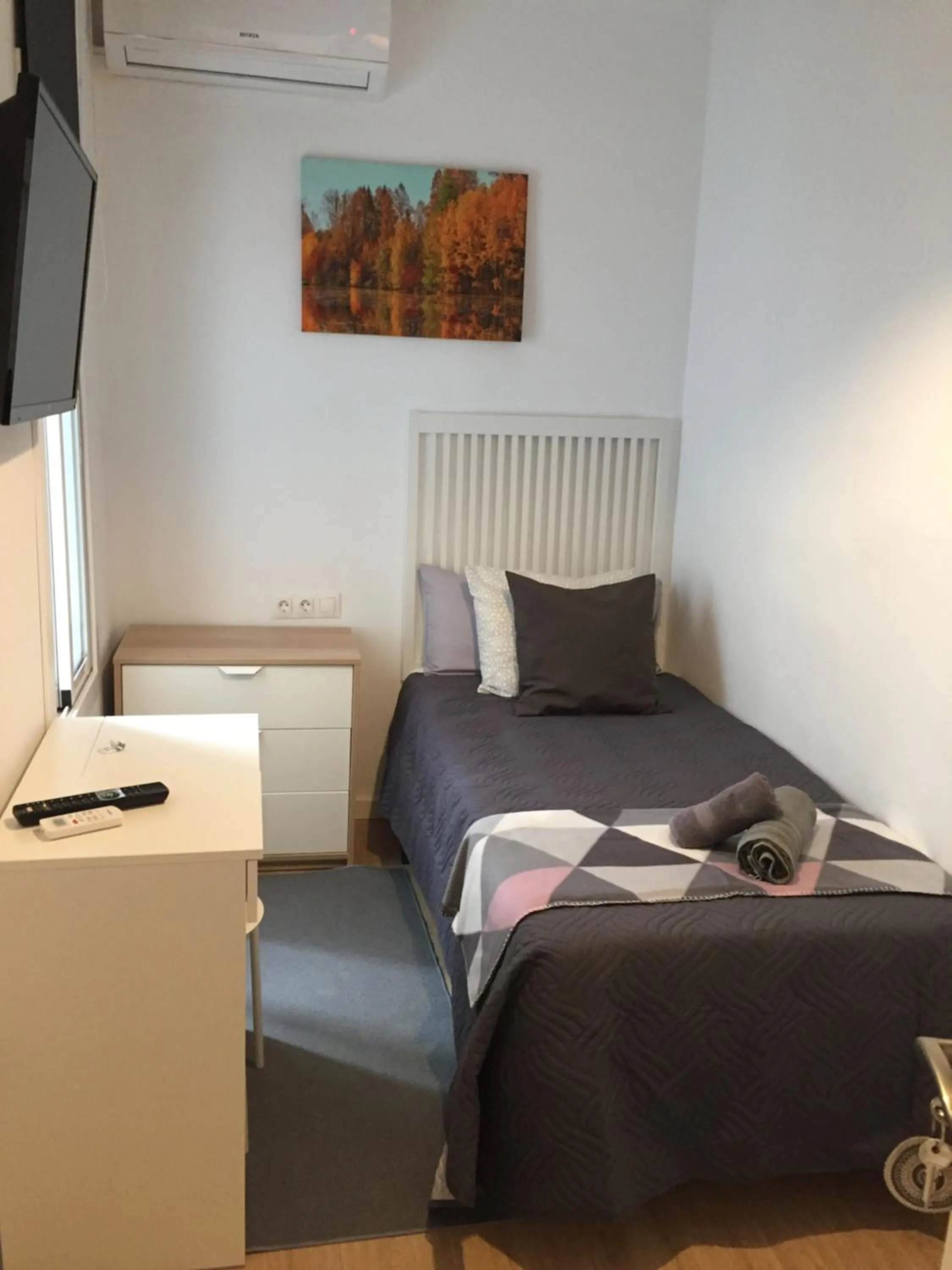 Photo of the whole room, Bed in ViNALUX