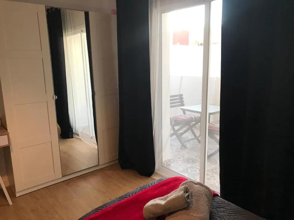 Photo of the whole room, Bed in ViNALUX