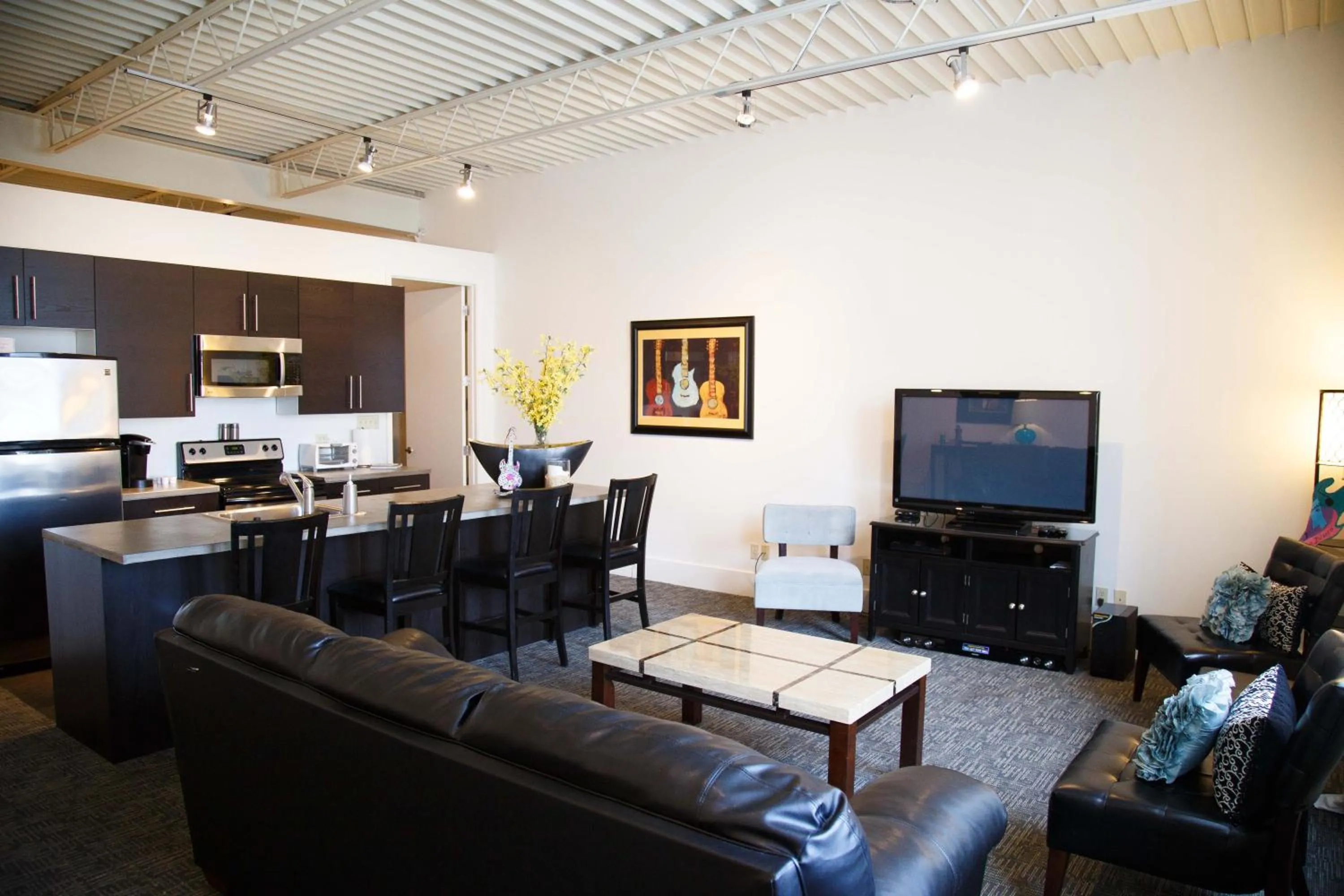 TV and multimedia in The Lofts at the Five & DIme