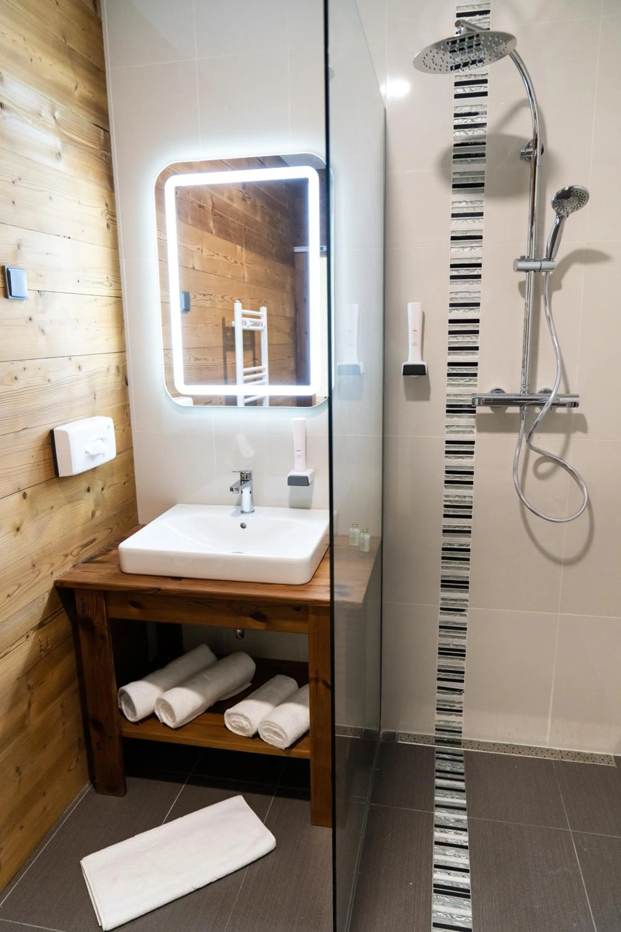 Shower in Hotel Kristály Konferencia & Wellness