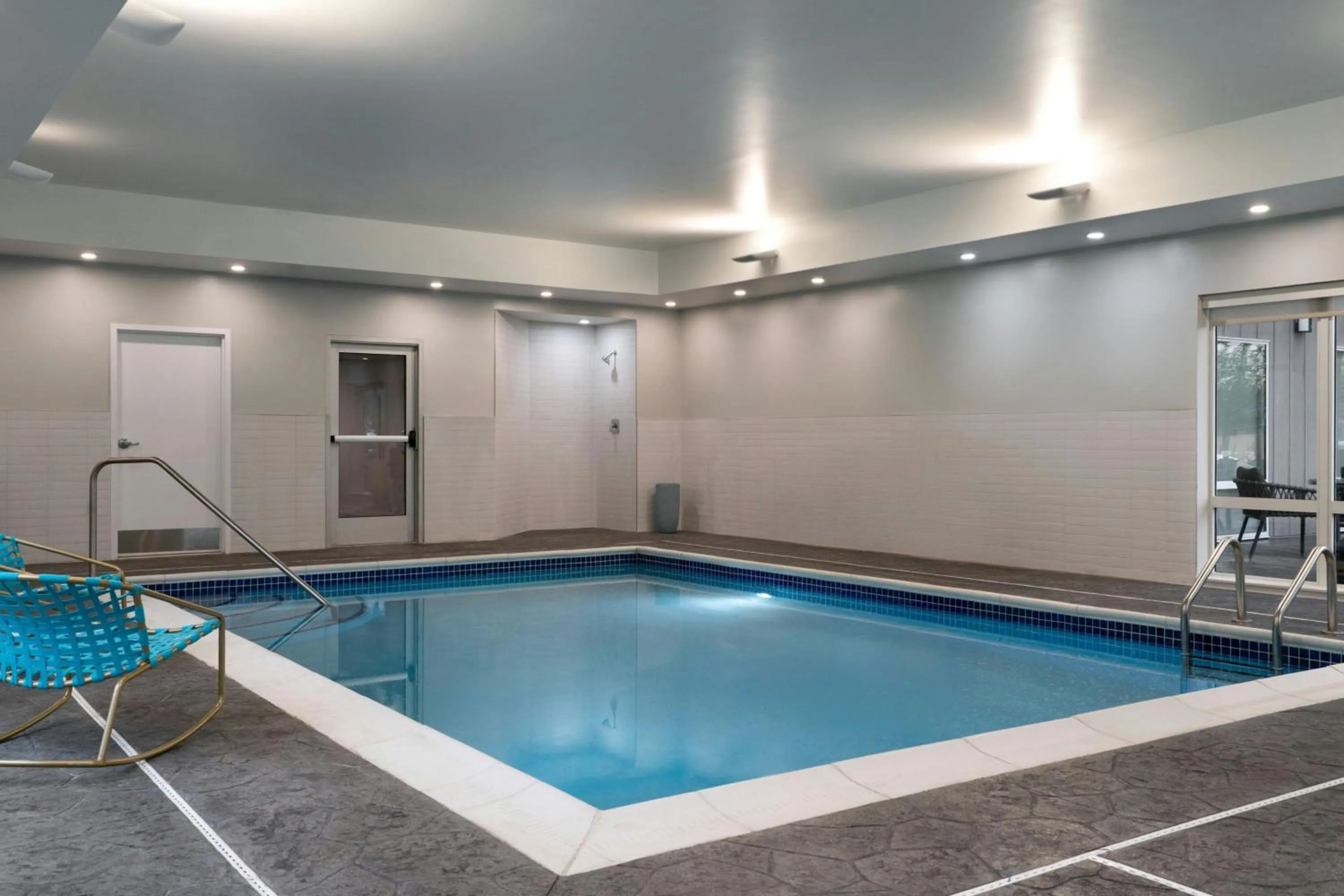 Swimming pool in TownePlace Suites by Marriott Allentown West