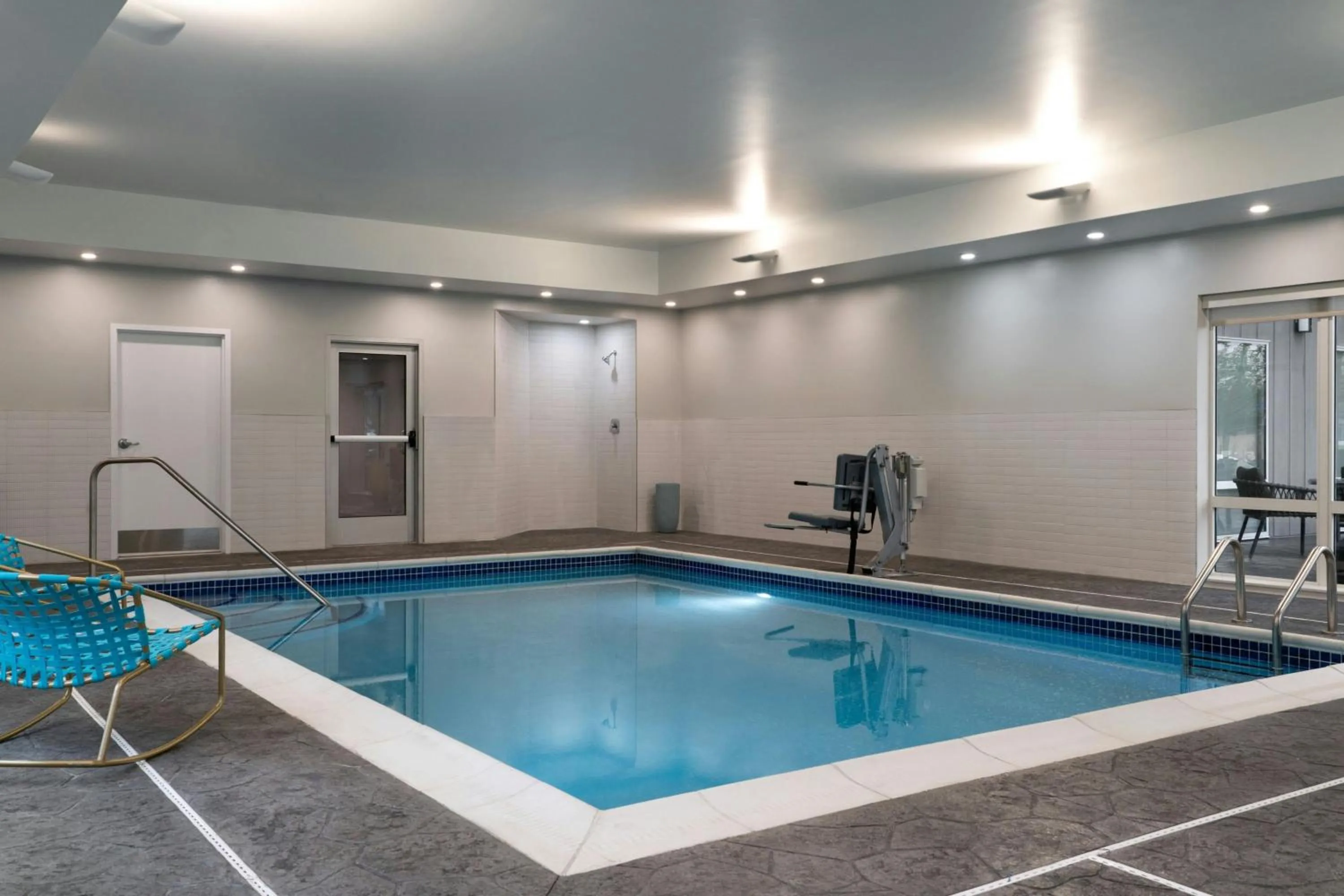 Swimming pool in TownePlace Suites by Marriott Allentown West
