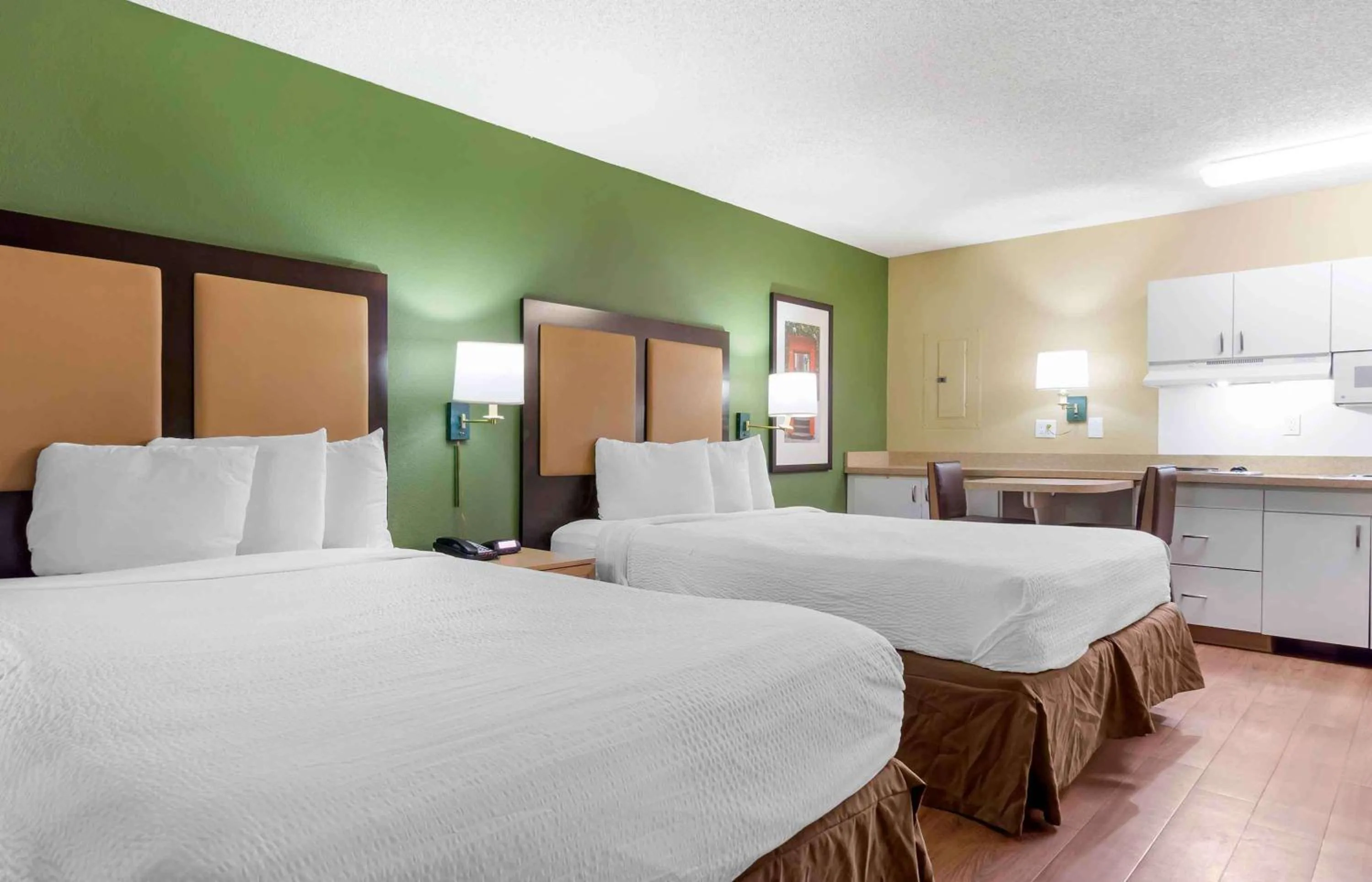 Bedroom, Bed in Extended Stay America Suites - Seattle - Southcenter