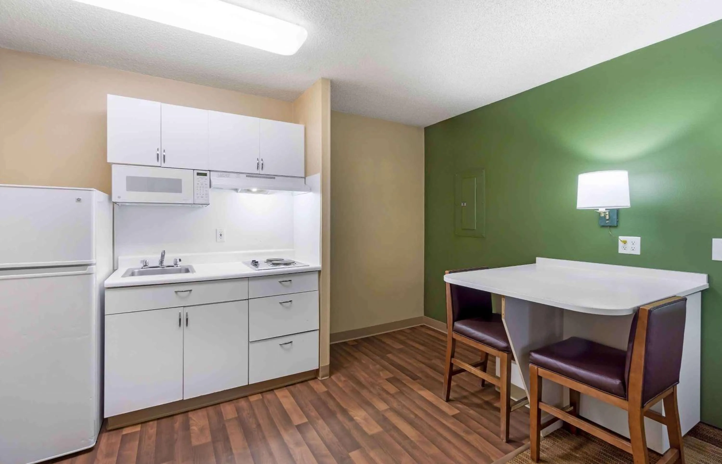 Kitchen or kitchenette in Extended Stay America Suites - Seattle - Southcenter