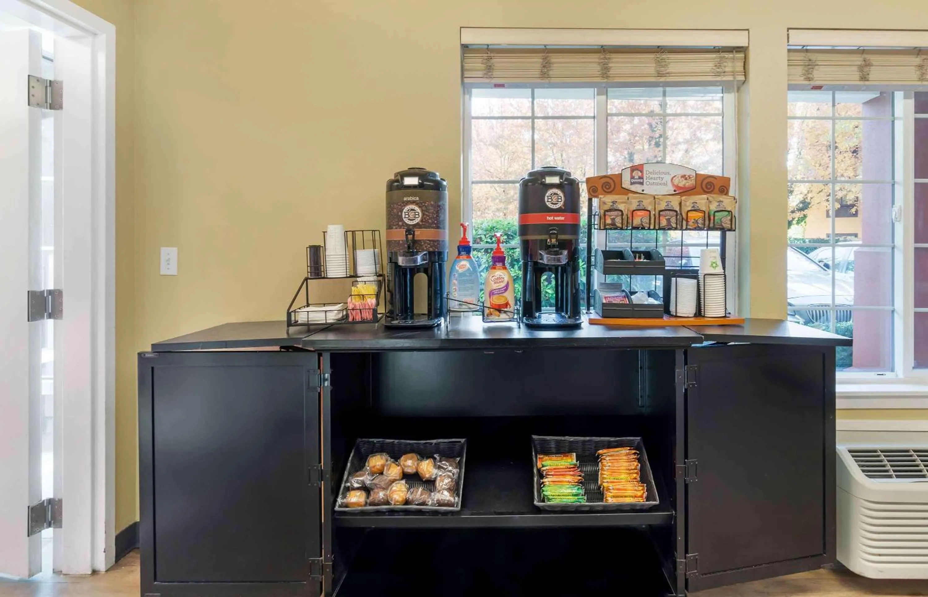 Breakfast in Extended Stay America Suites - Seattle - Southcenter