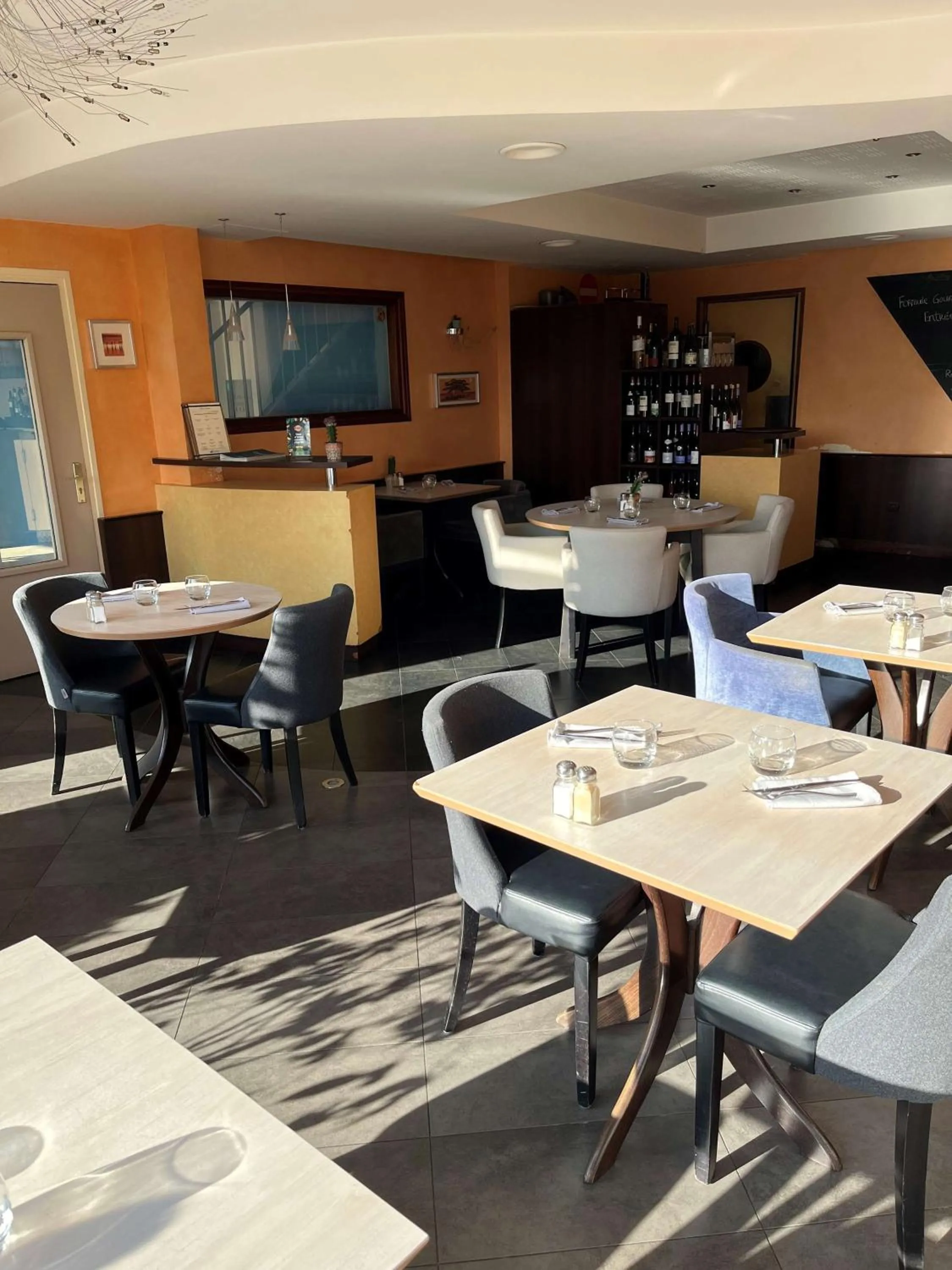 Restaurant/places to eat in Hotel le Broceliande - Sure Hotel Collection by Best Western