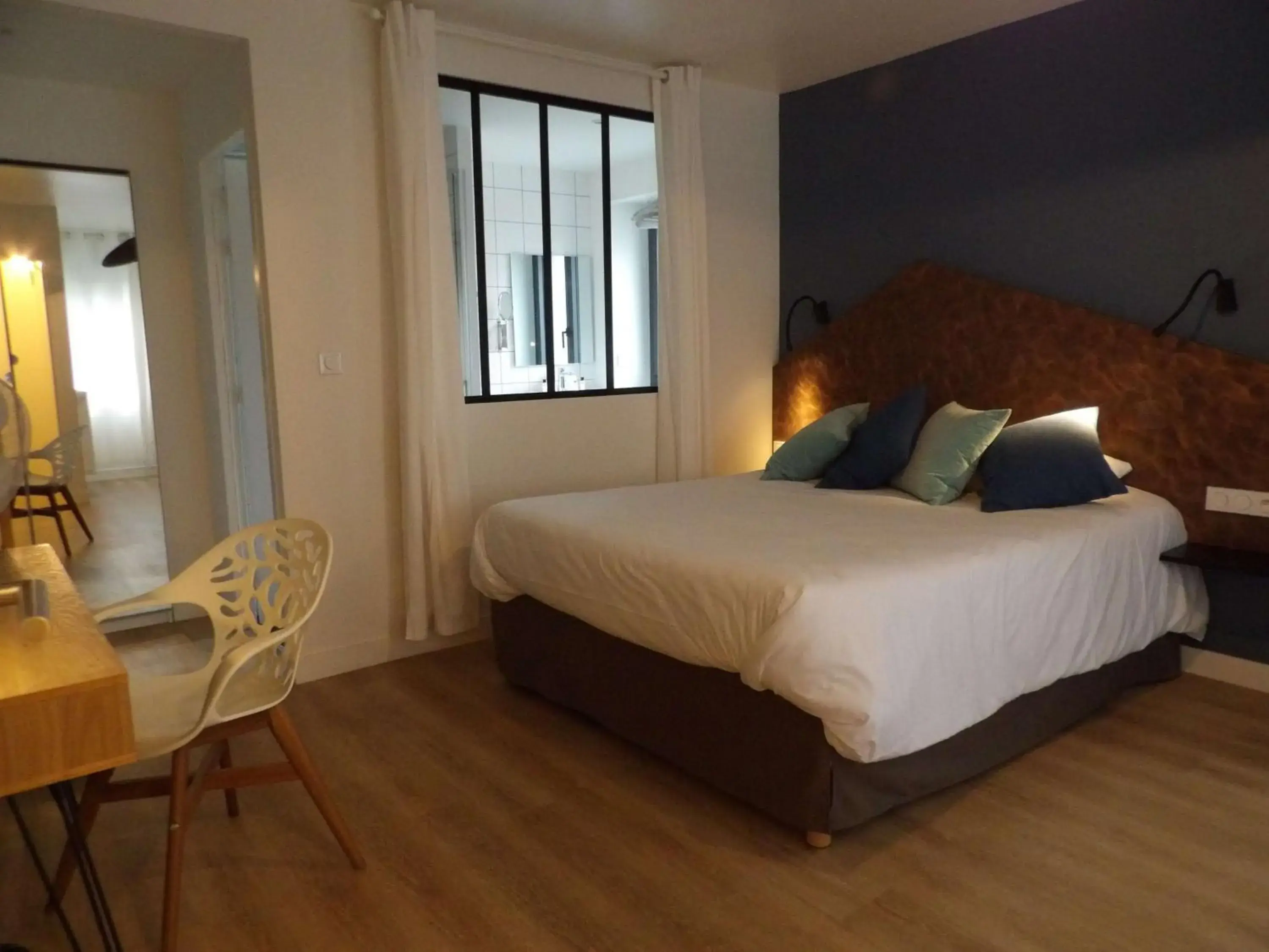 Bed in Hotel le Broceliande - Sure Hotel Collection by Best Western Bed in Hotel le Broceliande - Sure Hotel Collection by Best Western