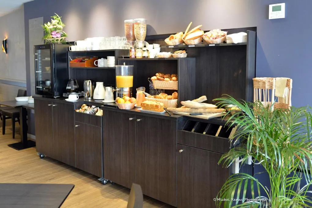 Buffet breakfast in Hotel le Broceliande - Sure Hotel Collection by Best Western