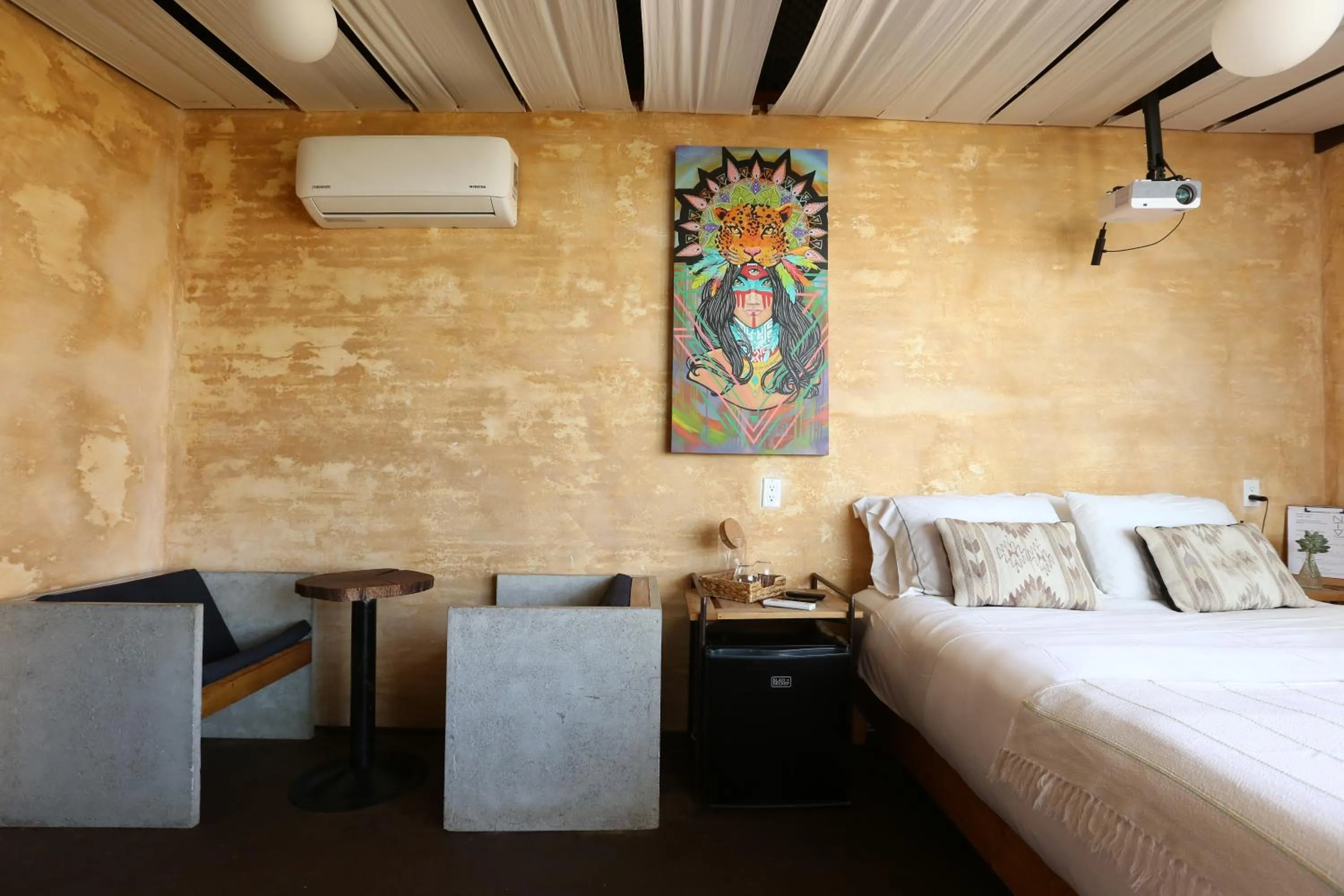 Seating area, Bed in Native Residence