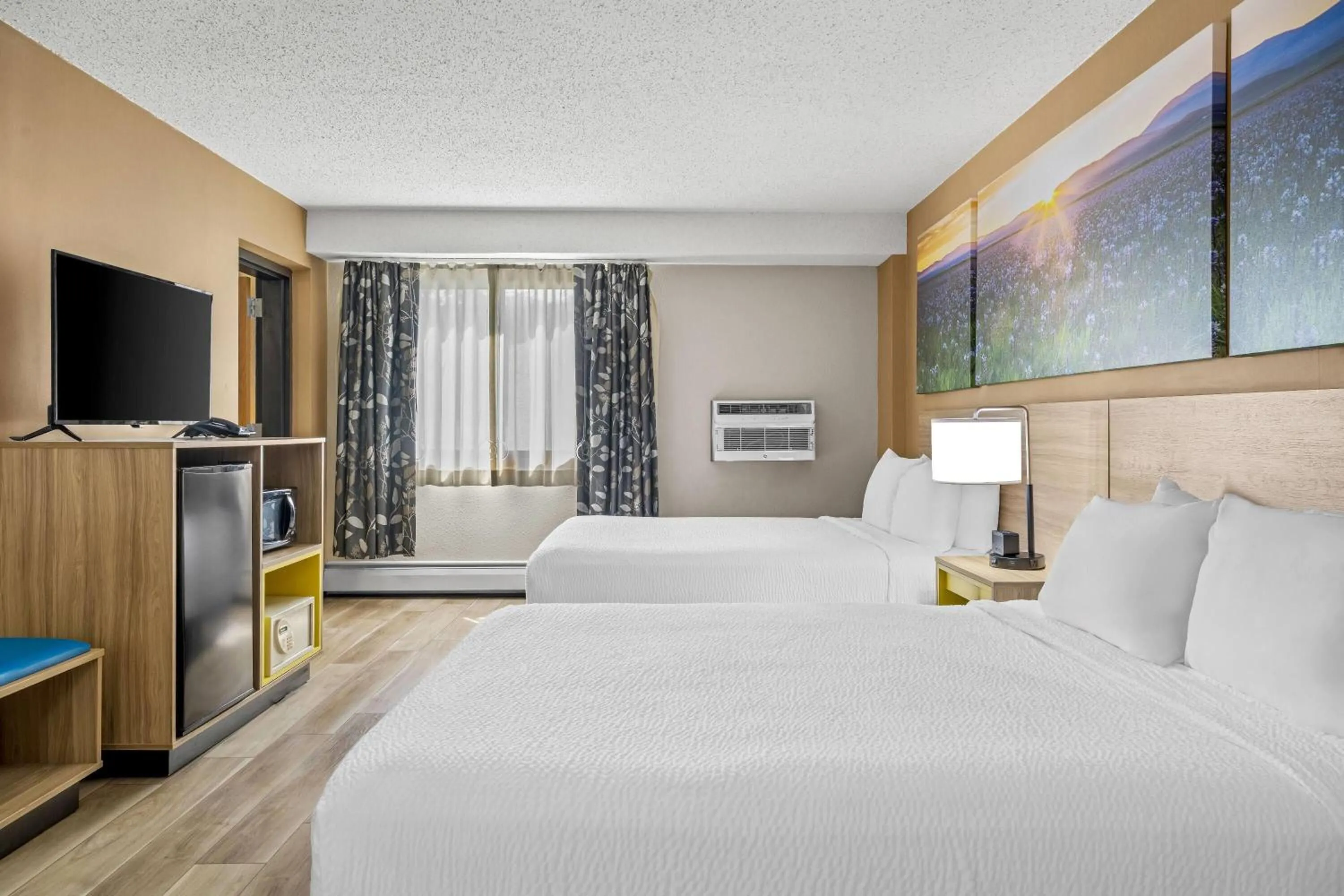 Bed in Days Inn by Wyndham Helena