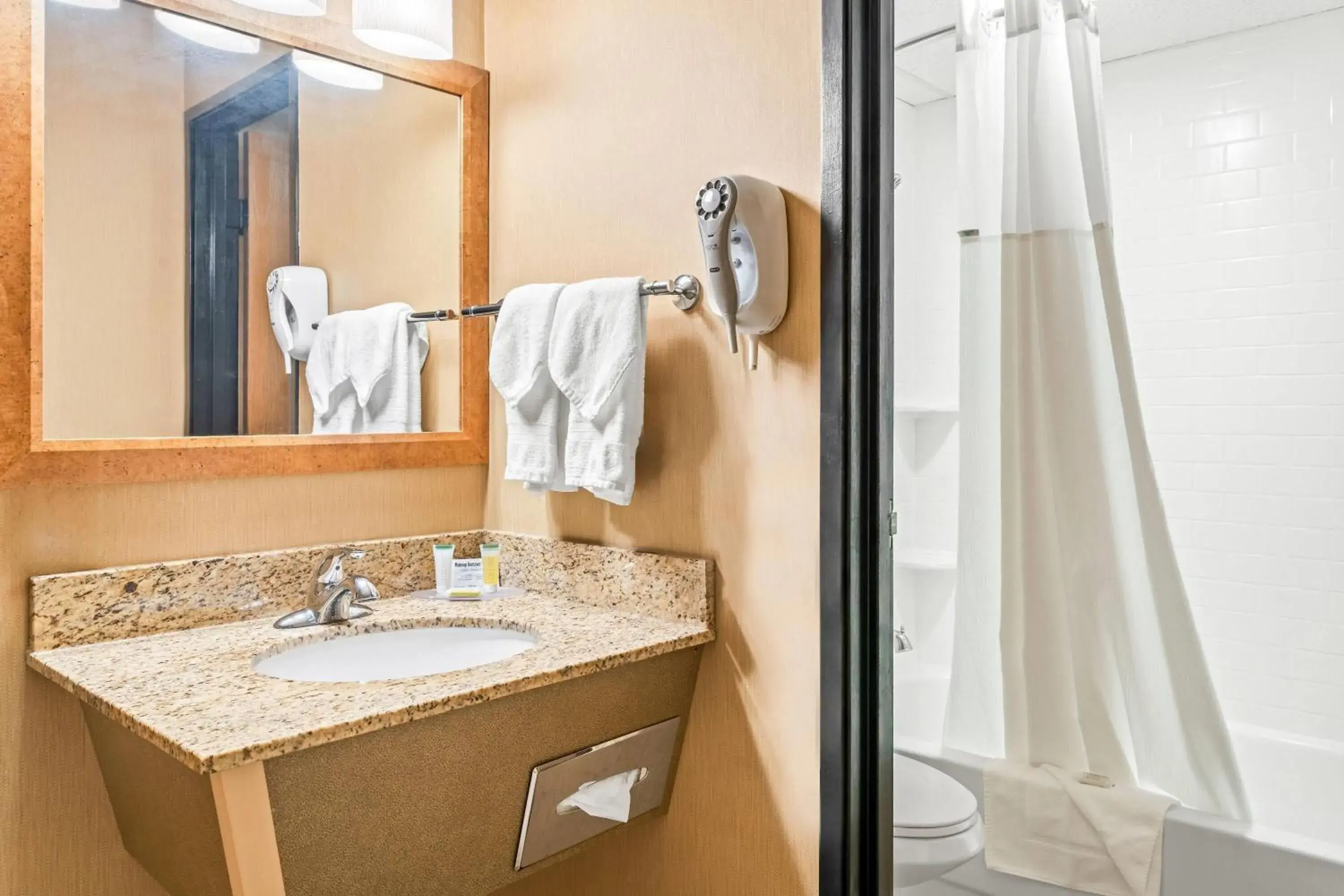 Queen Room with Two Queen Beds - Non-Smoking in Days Inn by Wyndham Helena Queen Room with Two Queen Beds - Non-Smoking in Days Inn by Wyndham Helena