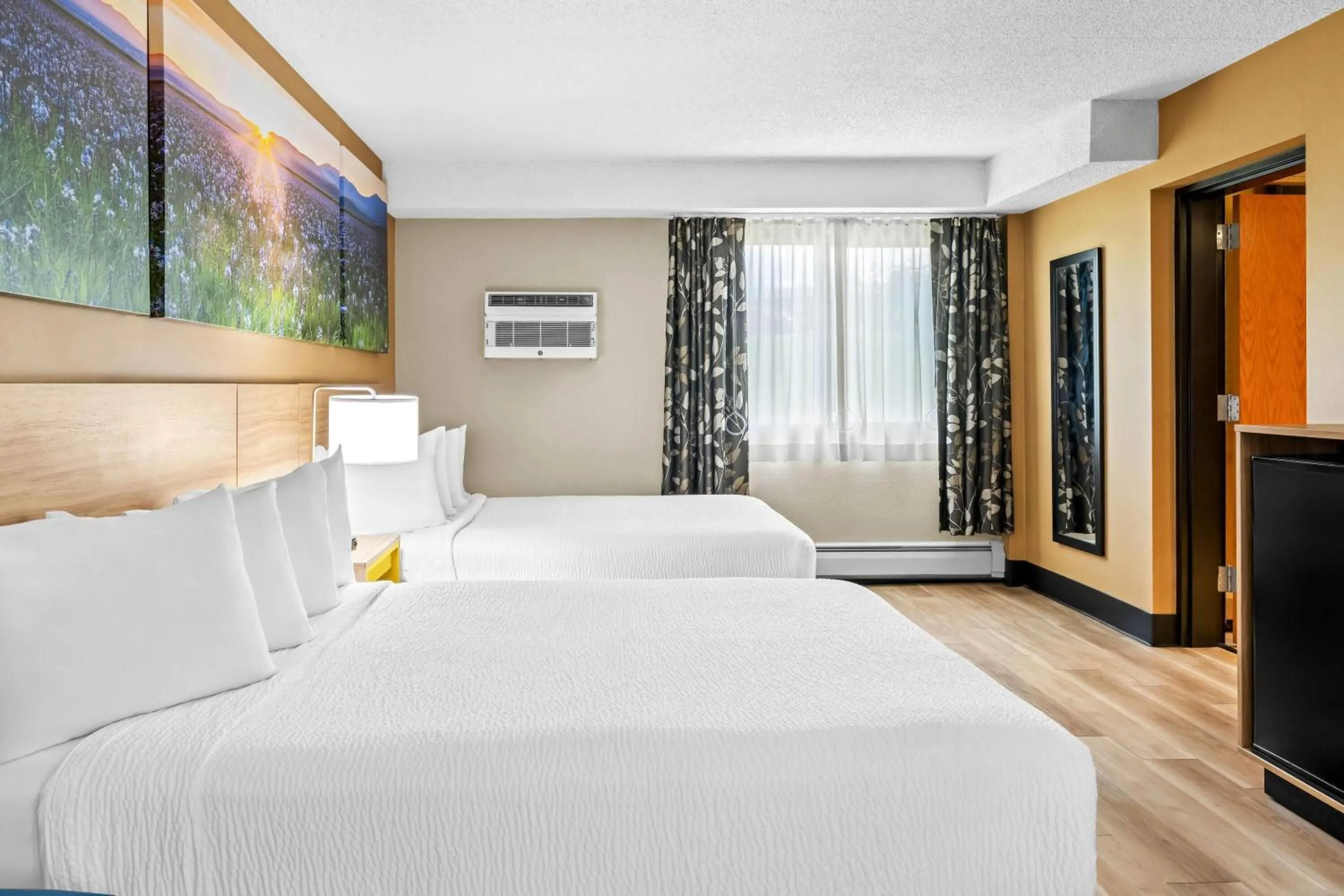 Bed in Days Inn by Wyndham Helena