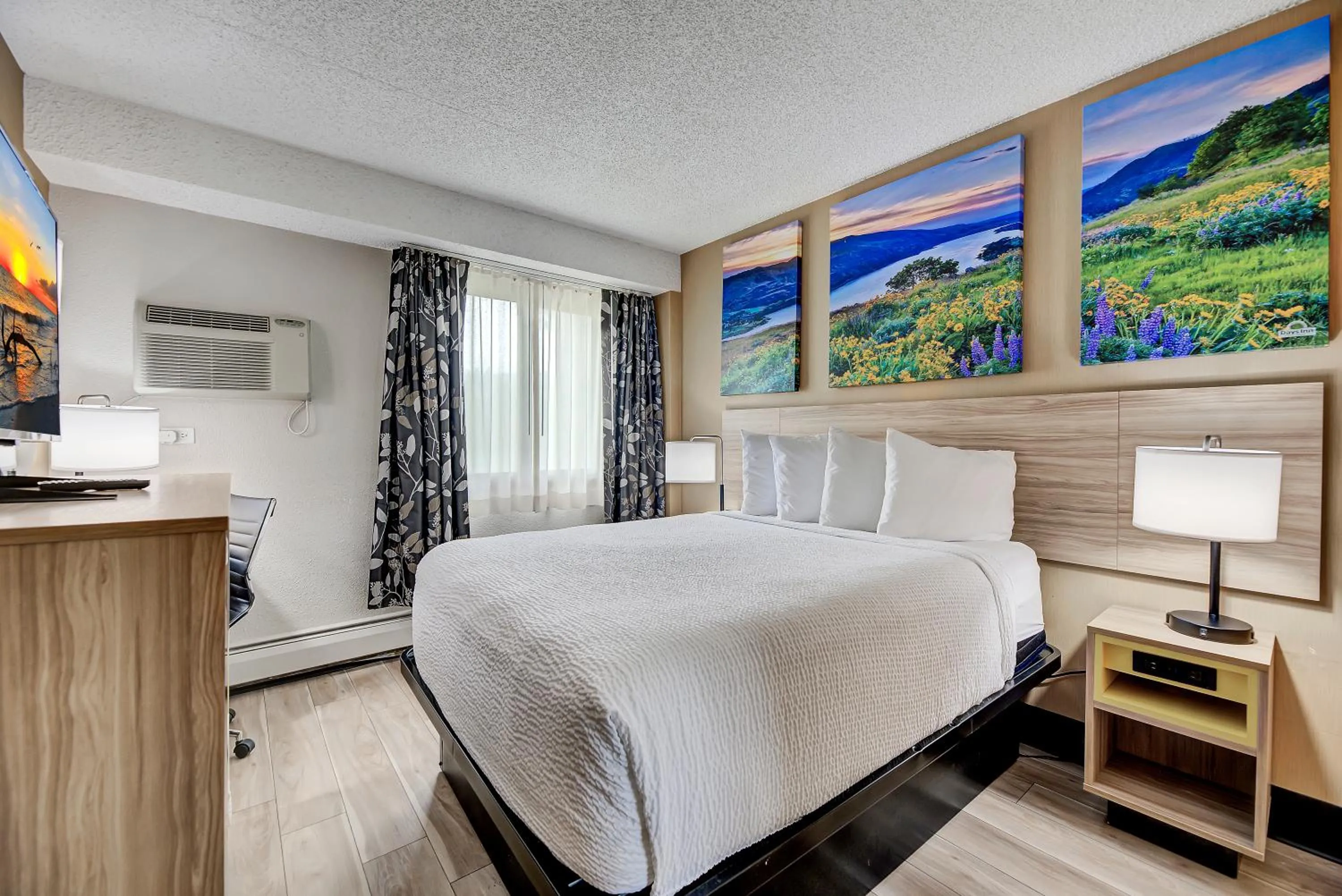 Bed in Days Inn by Wyndham Helena