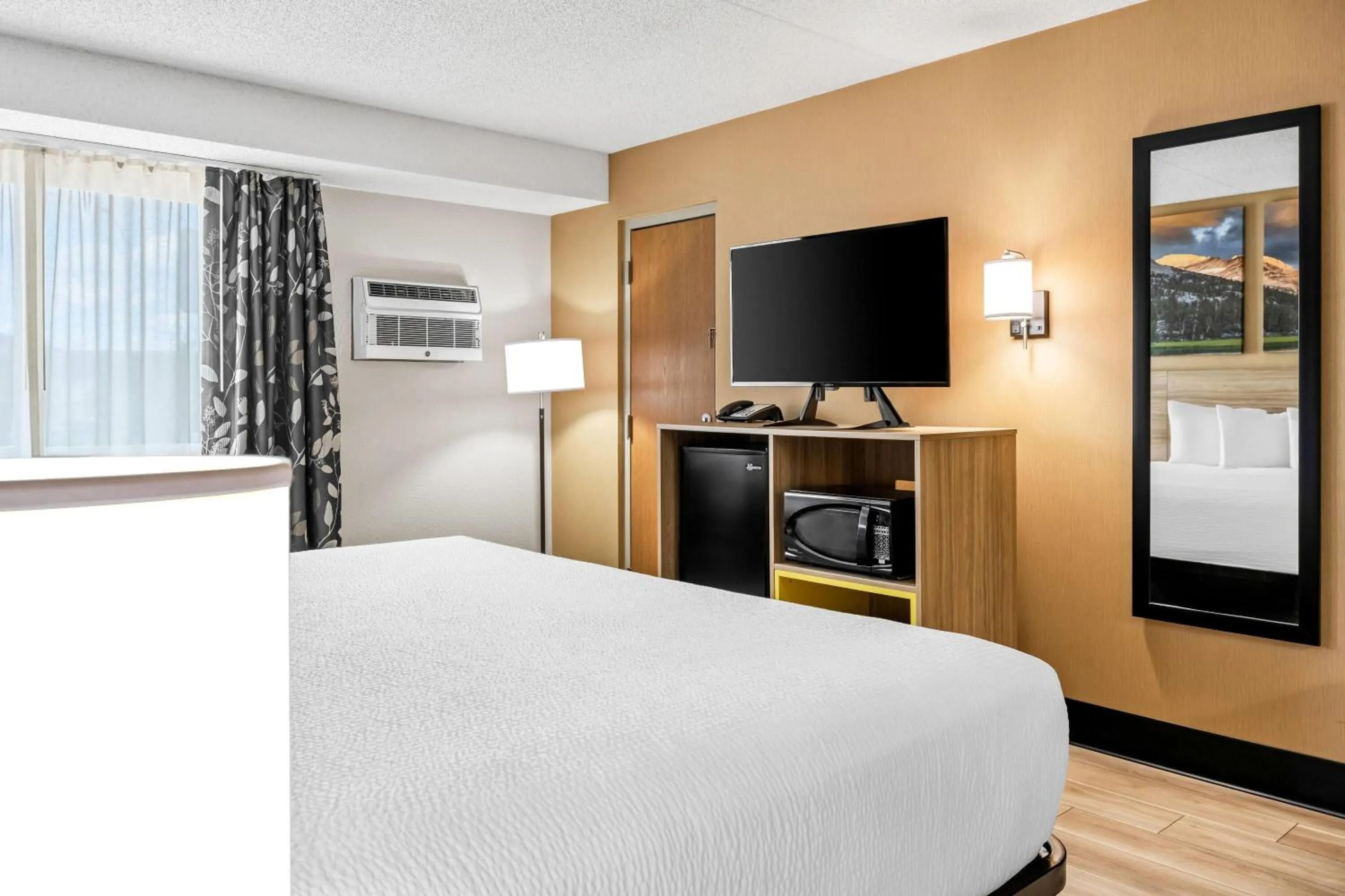 Bed in Days Inn by Wyndham Helena