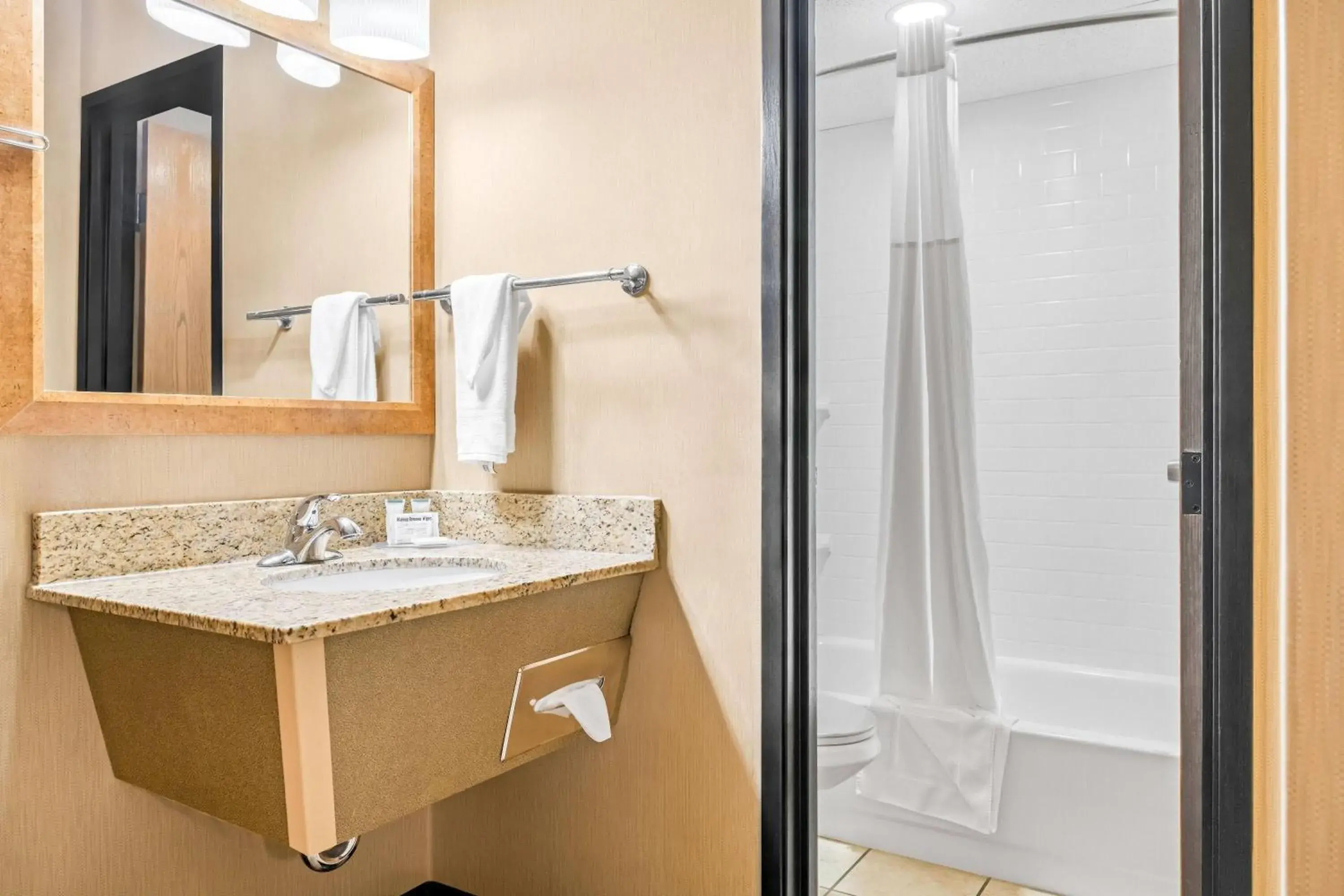 King Room - Non-Smoking in Days Inn by Wyndham Helena King Room - Non-Smoking in Days Inn by Wyndham Helena