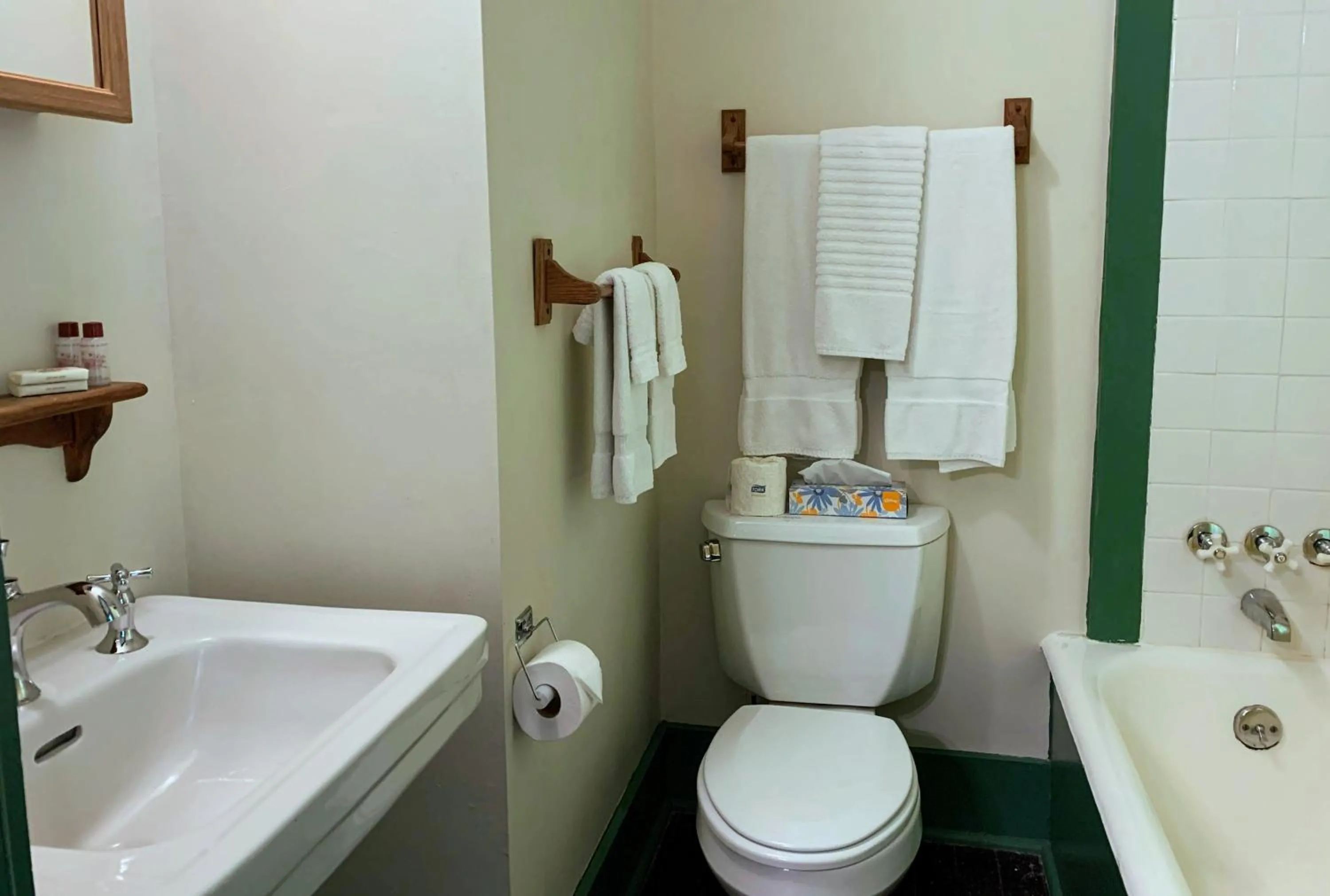 Bathroom in Gordon Beach Inn