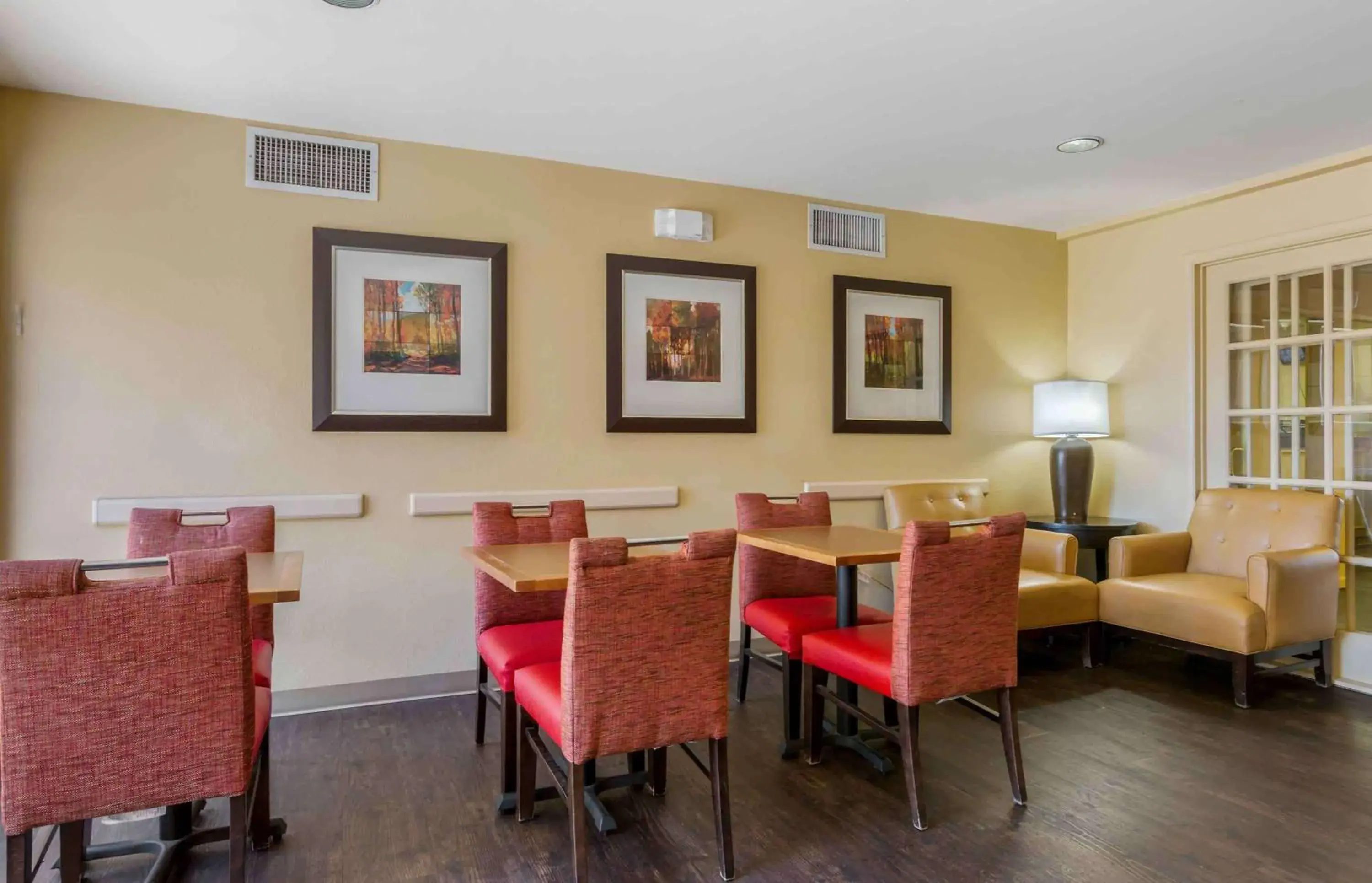 Restaurant/places to eat in Extended Stay America Suites - Phoenix - Airport - Tempe Restaurant/places to eat in Extended Stay America Suites - Phoenix - Airport - Tempe