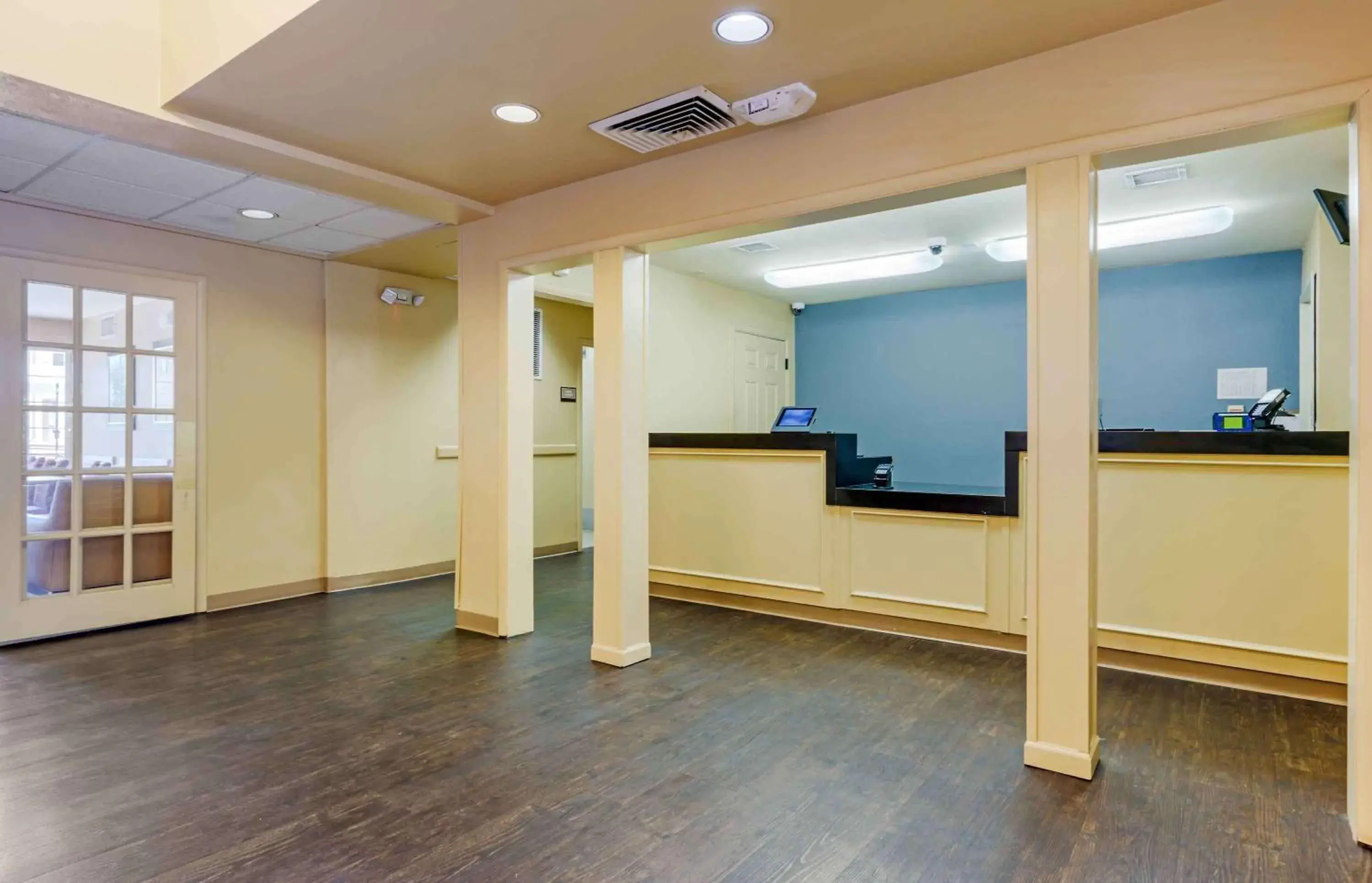 Lobby or reception in Extended Stay America Suites - Phoenix - Airport - Tempe Lobby or reception in Extended Stay America Suites - Phoenix - Airport - Tempe