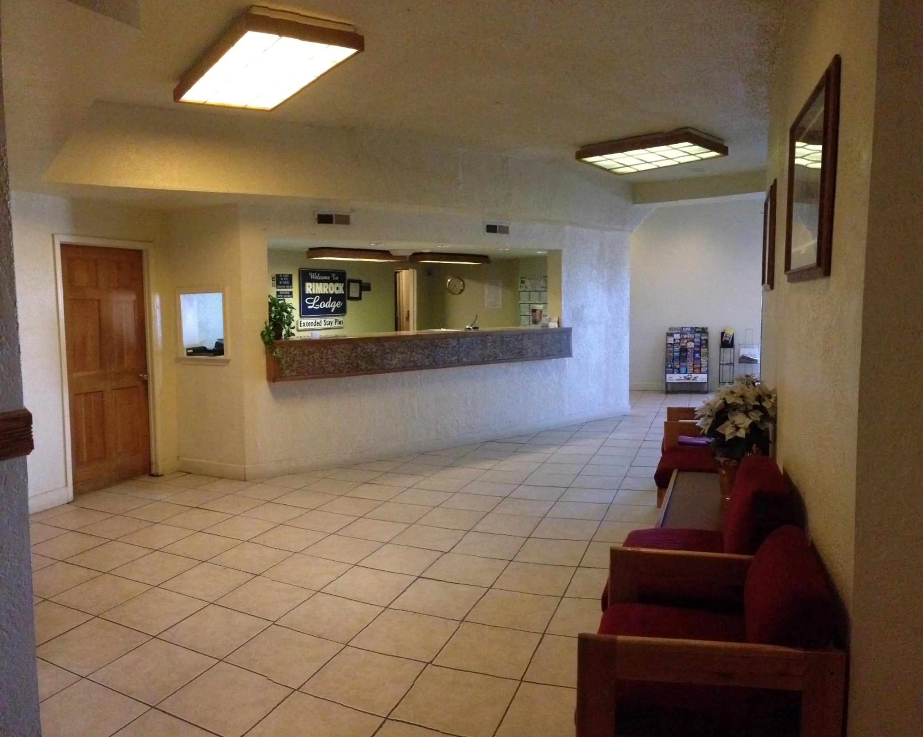 Lobby or reception in Four Corners Inn