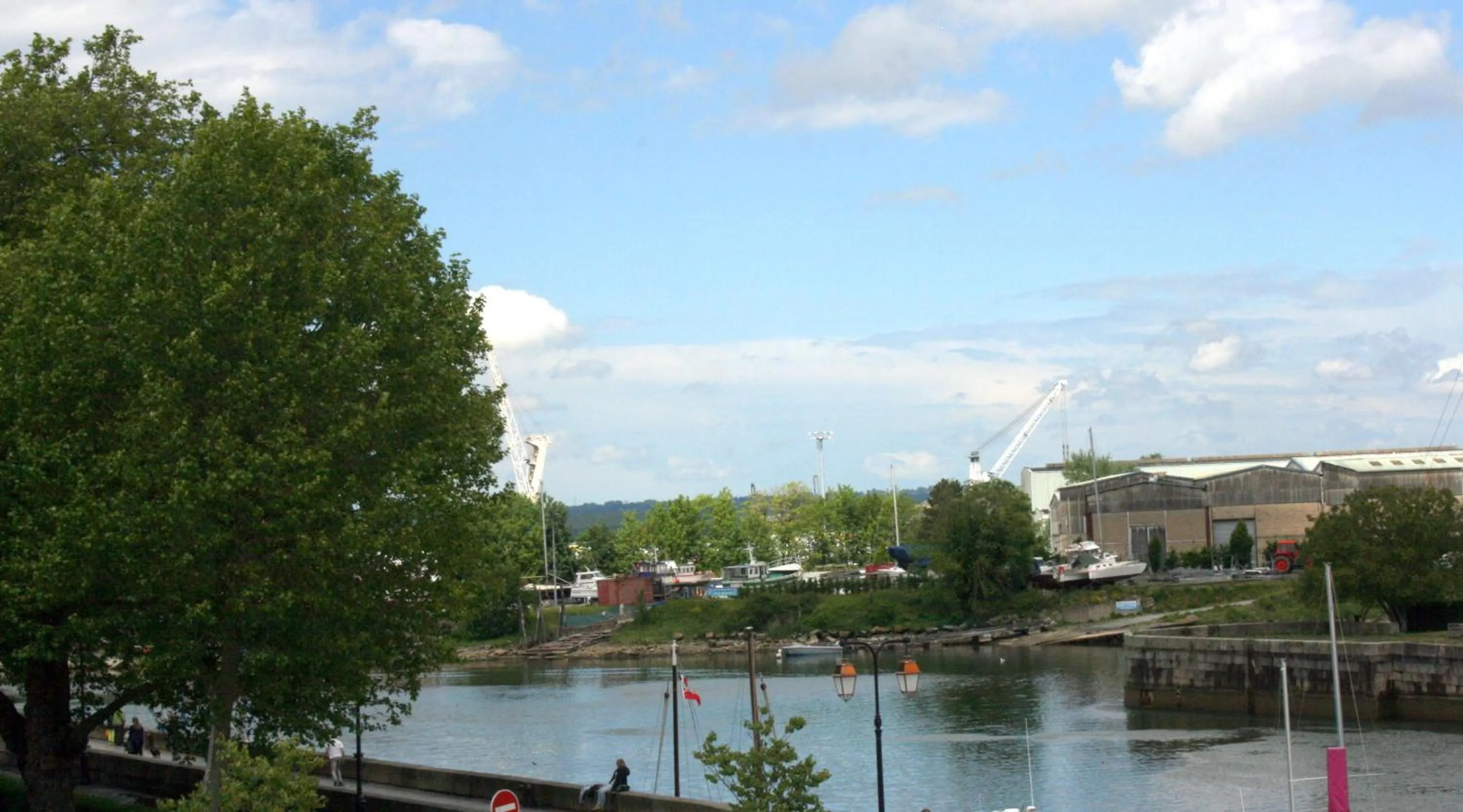 Day in Best Western Le Cheval Blanc -Vue sur le port-plein centre ville
