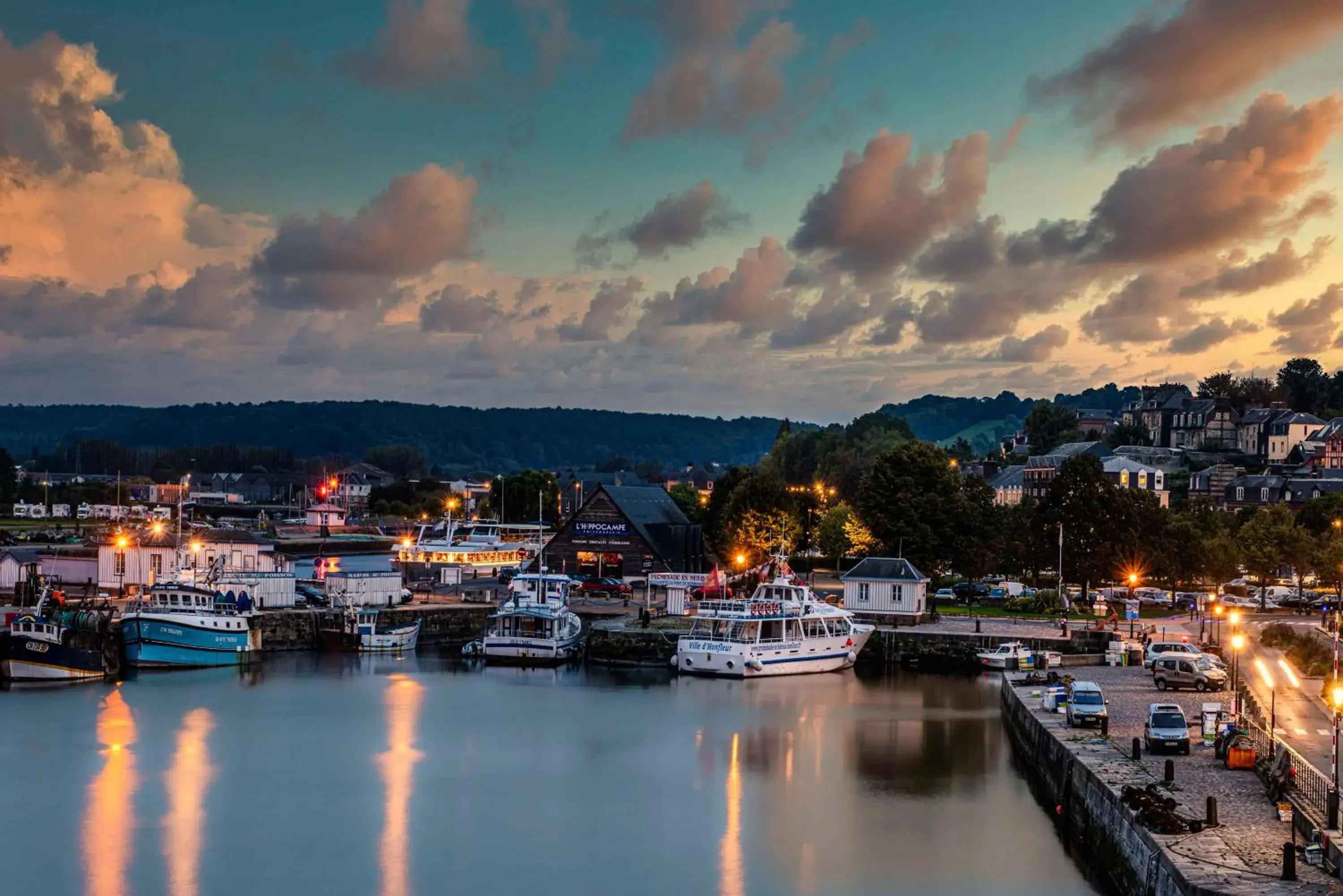 View (from property/room) in Best Western Le Cheval Blanc -Vue sur le port-plein centre ville View (from property/room) in Best Western Le Cheval Blanc -Vue sur le port-plein centre ville