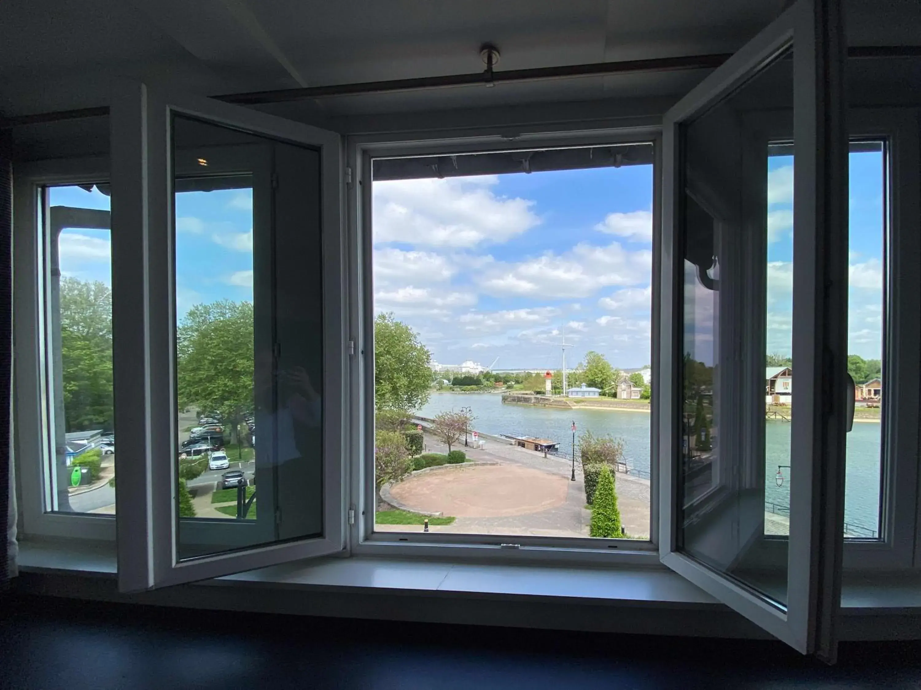 View (from property/room) in Best Western Le Cheval Blanc -Vue sur le port-plein centre ville View (from property/room) in Best Western Le Cheval Blanc -Vue sur le port-plein centre ville