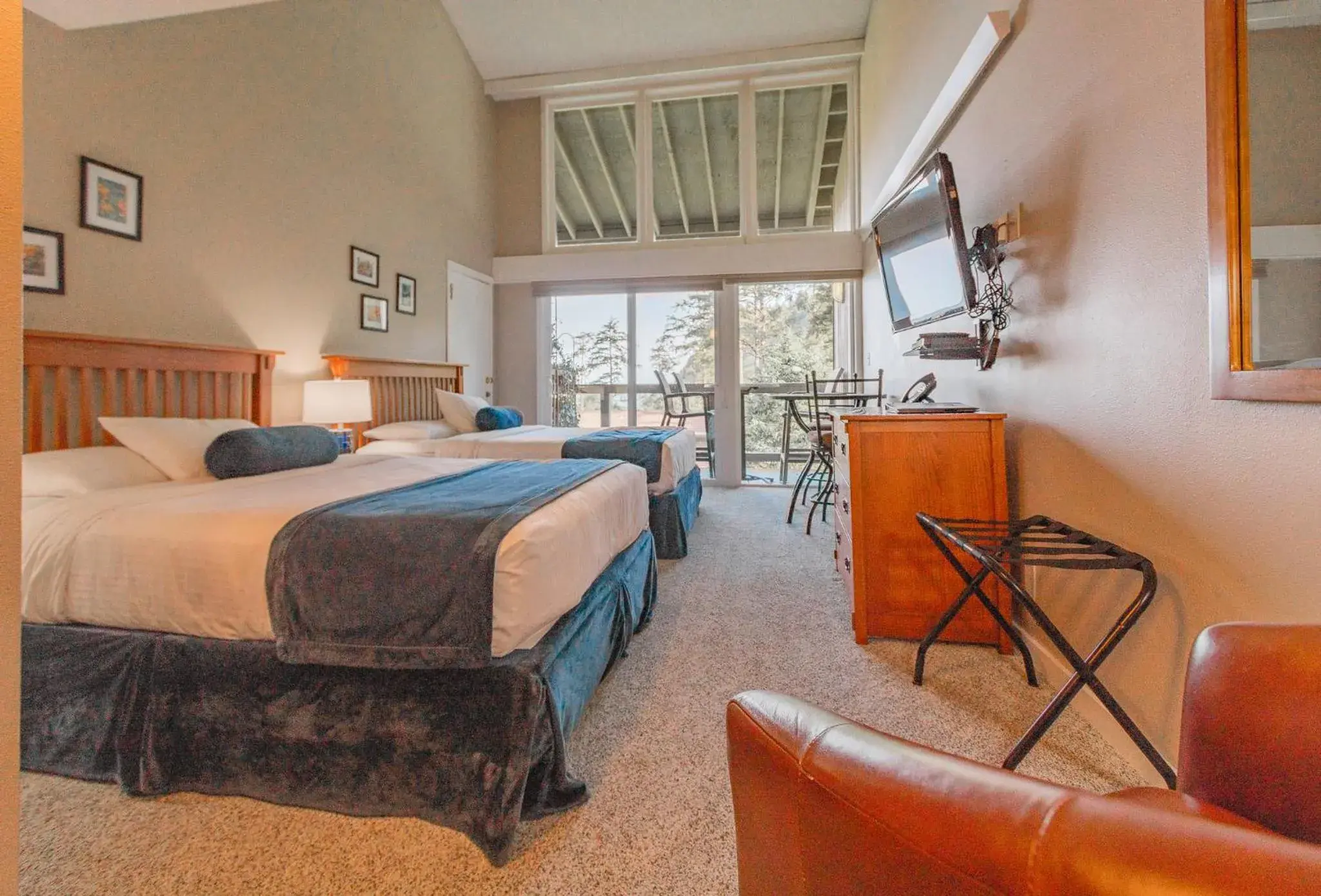 Standard Queen Room with Two Queen Beds in Inn at Otter Crest Standard Queen Room with Two Queen Beds in Inn at Otter Crest