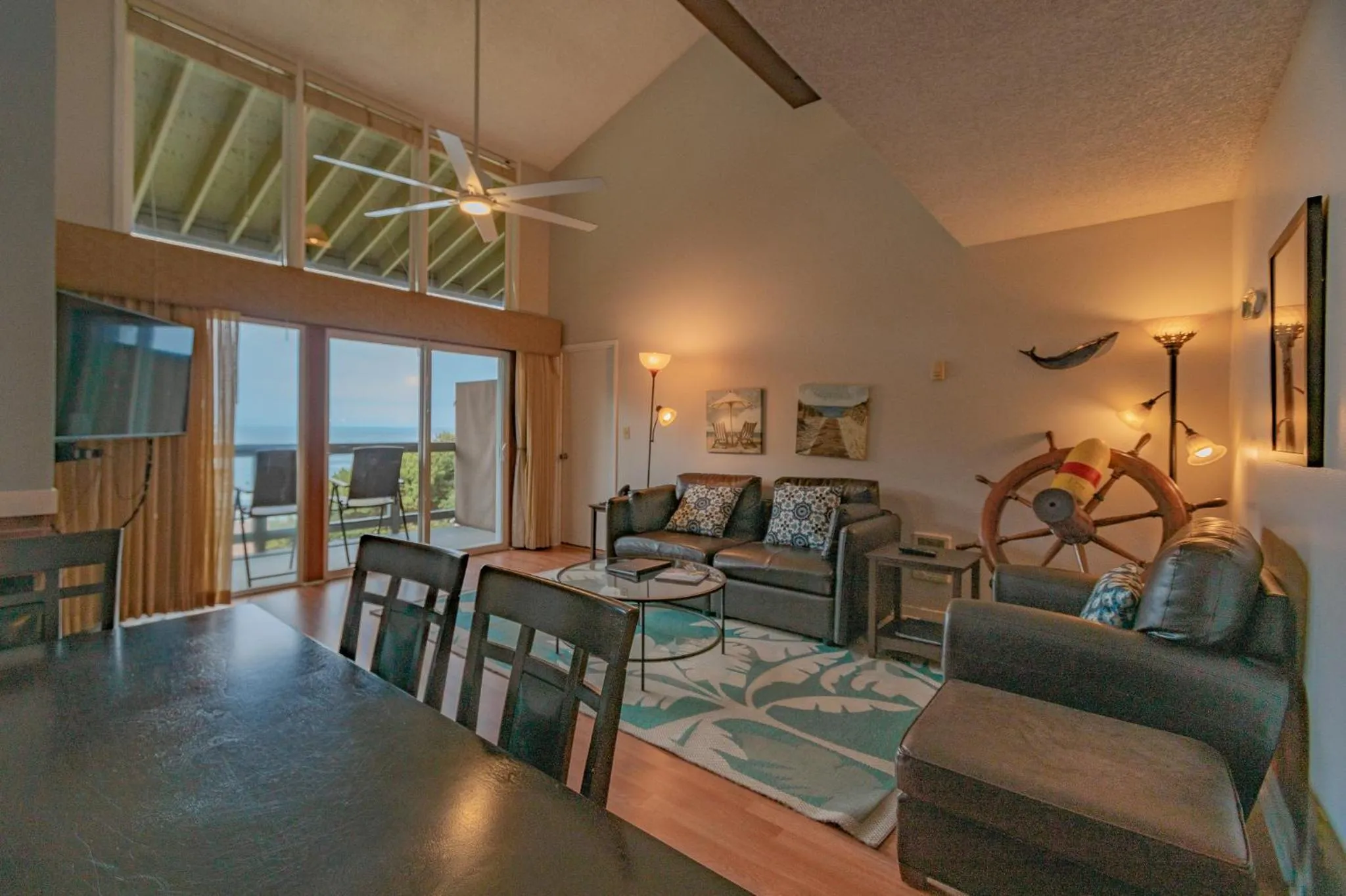 Living room in Inn at Otter Crest