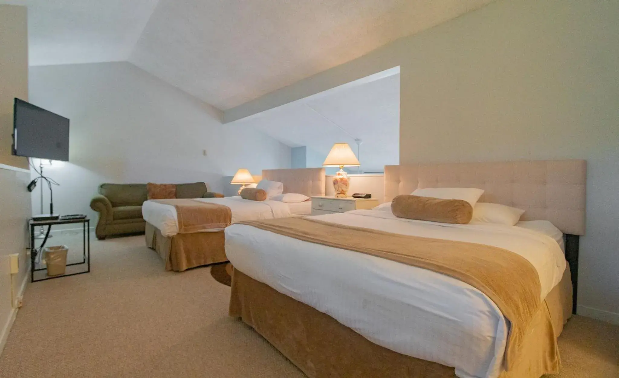 Bedroom, Bed in Inn at Otter Crest Bedroom, Bed in Inn at Otter Crest