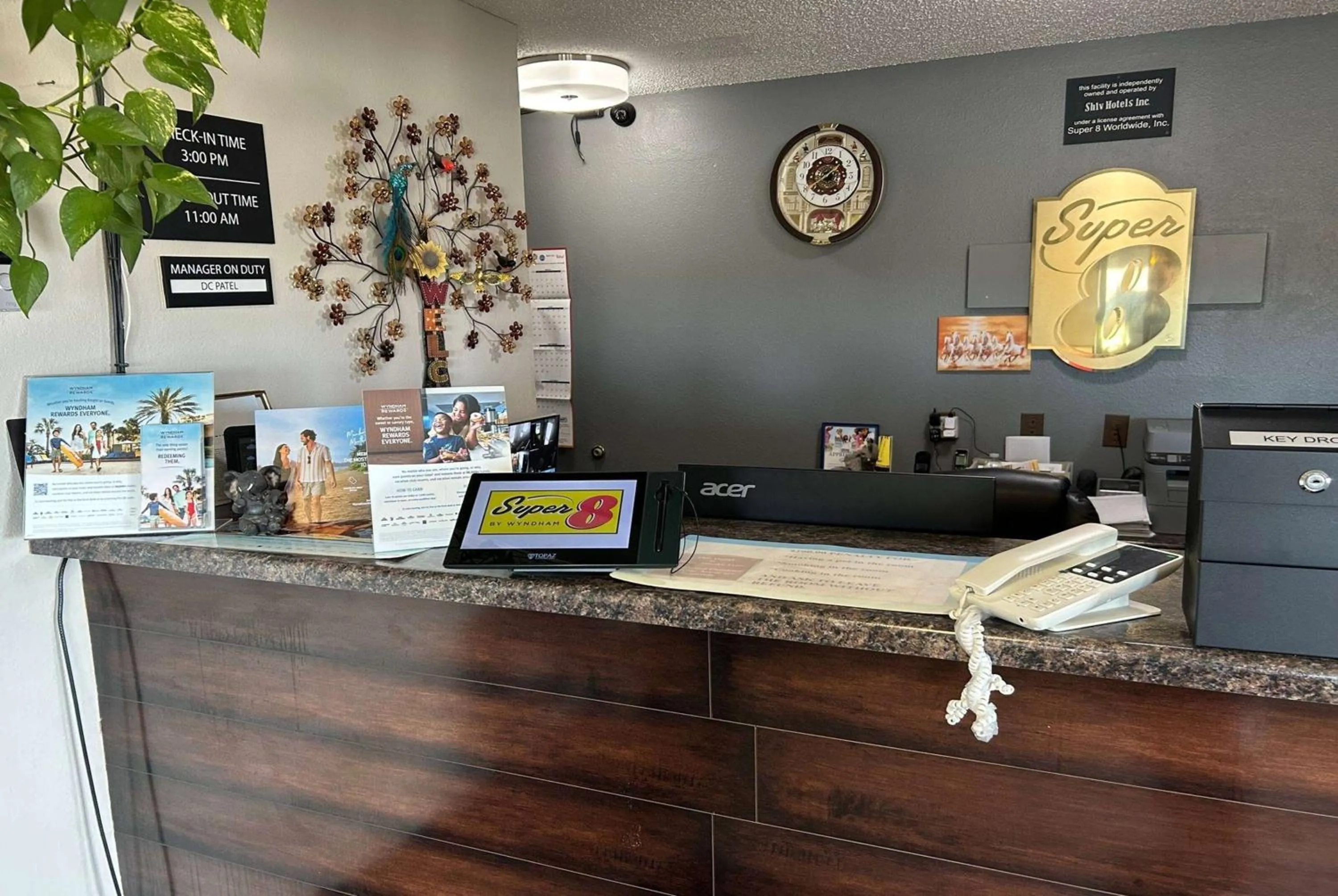 Lobby or reception in Super 8 by Wyndham Perry IA